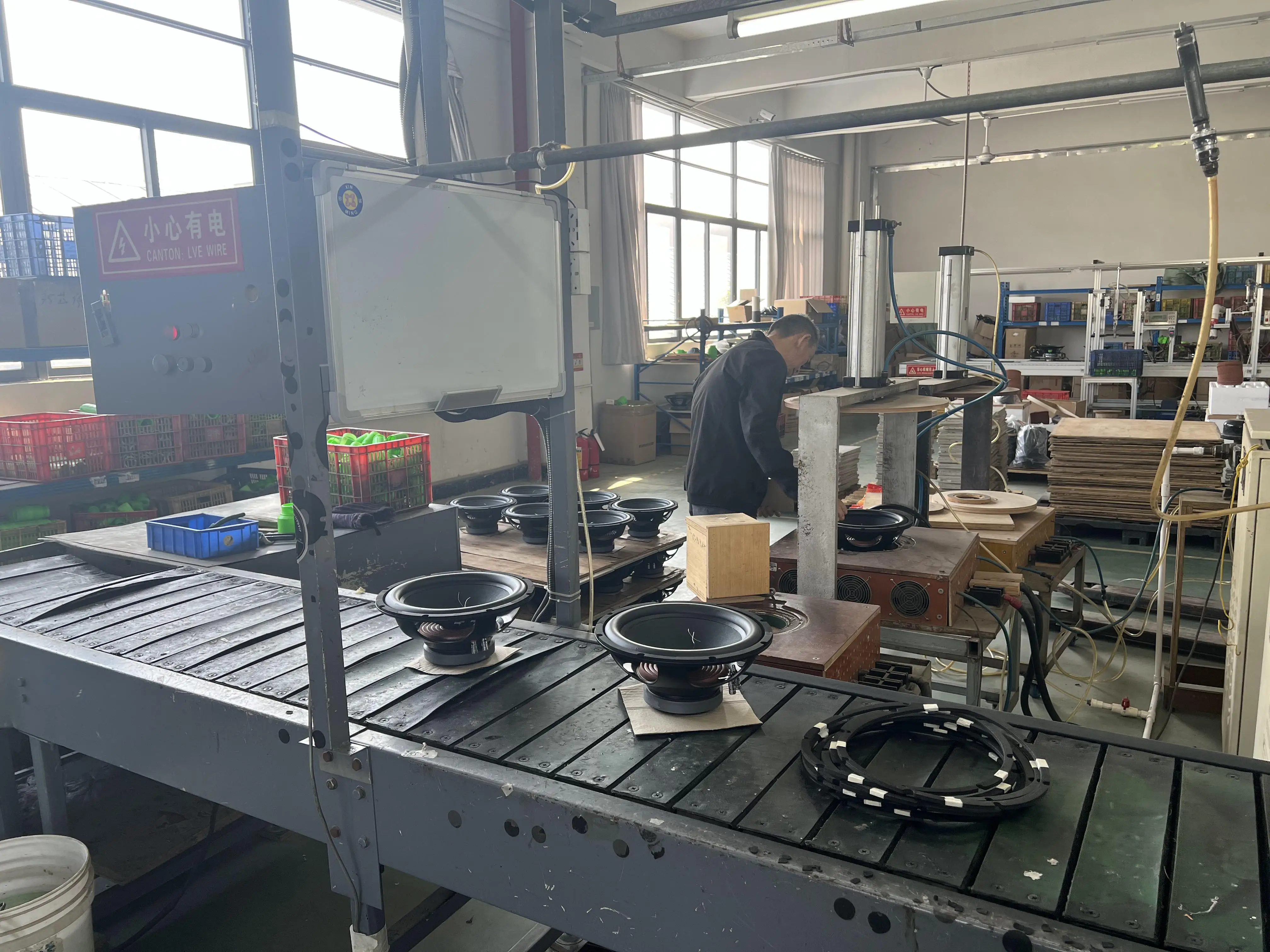 Jb professional line array drive unit