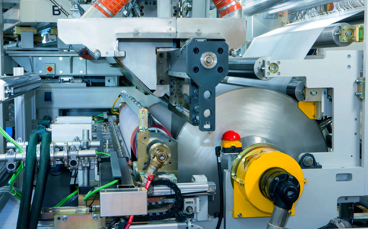 Нетканая ламинирующая машина для ламинирования термоламинированной пленки