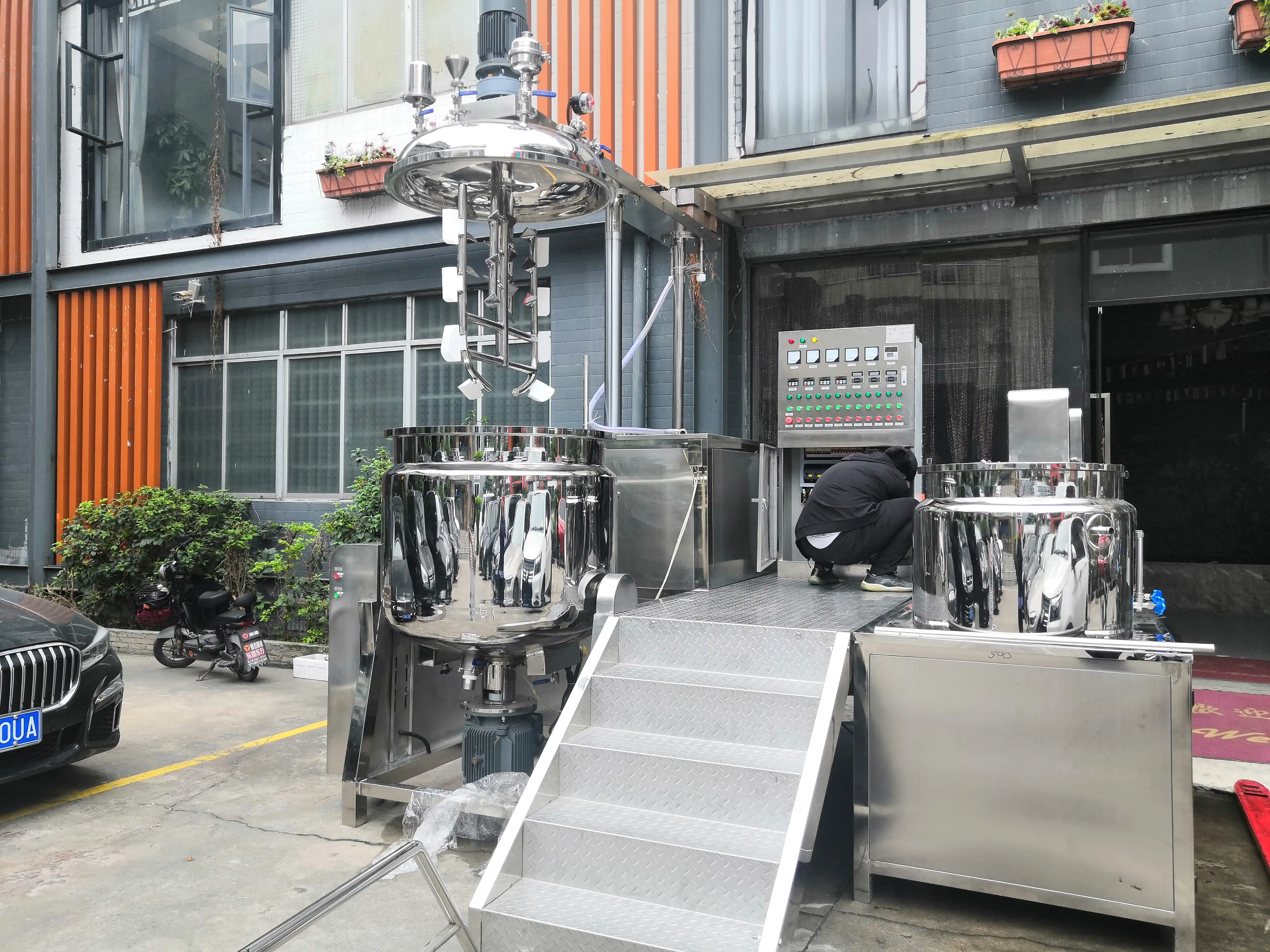Hydraulic Lifting Vacuum Emulsifying Mixer 500L Capacity SUS314