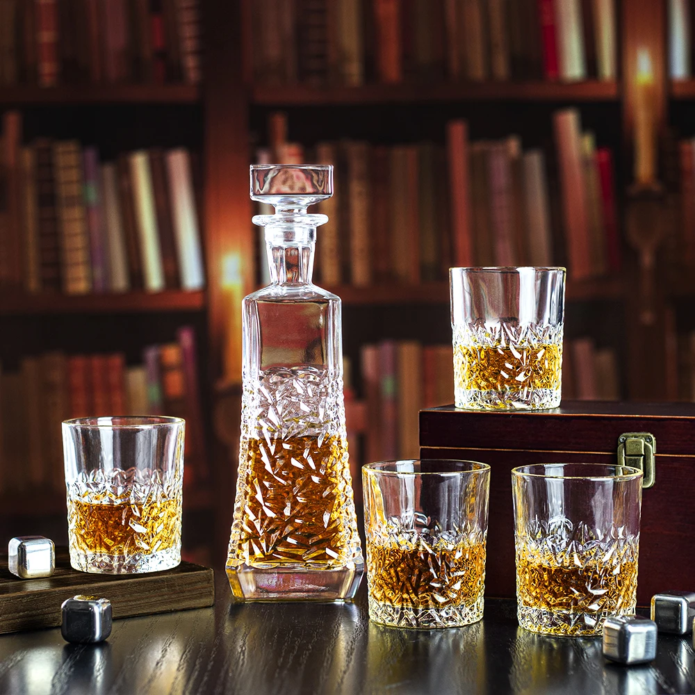 NOVARE New Design 700ml Whiskey Decanter Set Crystal Decanter Set With 4 Double Old Fashioned Glasses