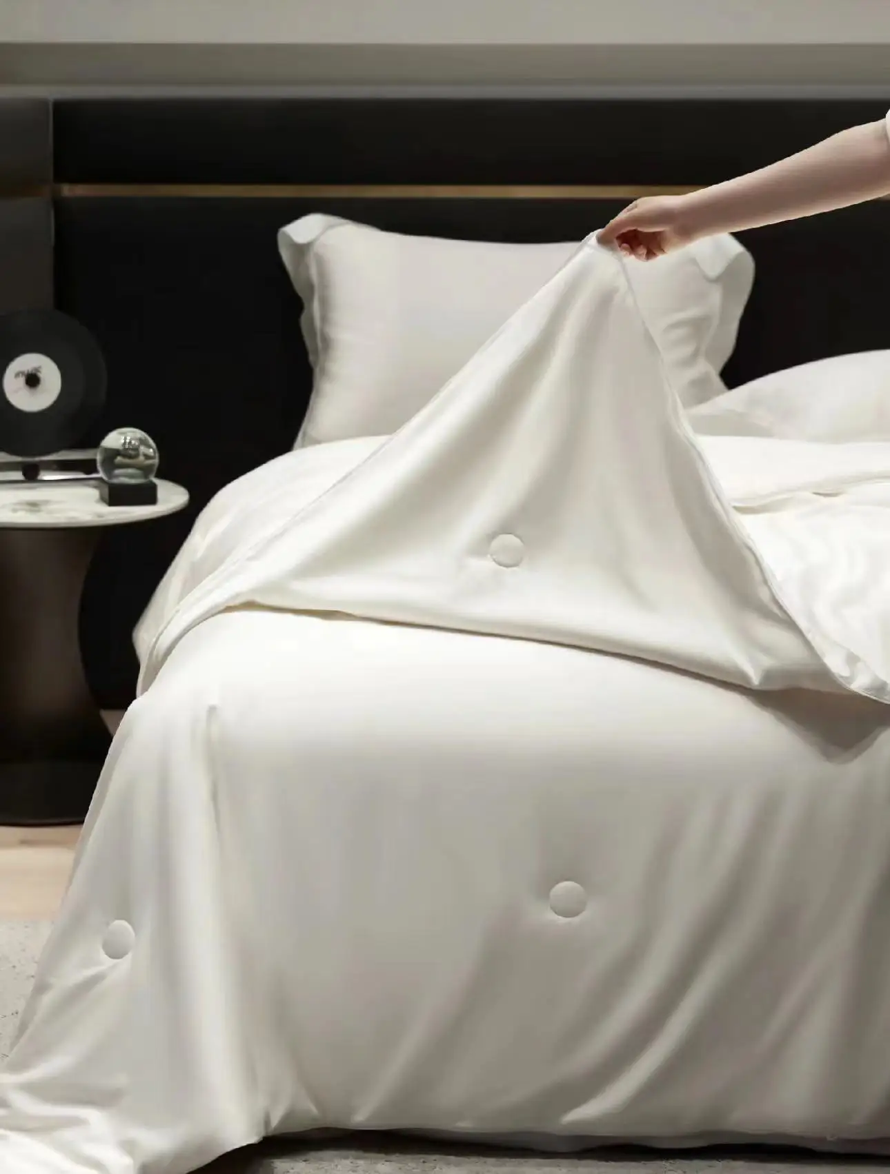 High-grade pure cotton silk is double palace cocoon long silk silkworm silk is cool in summer and thickened in autumn quilt