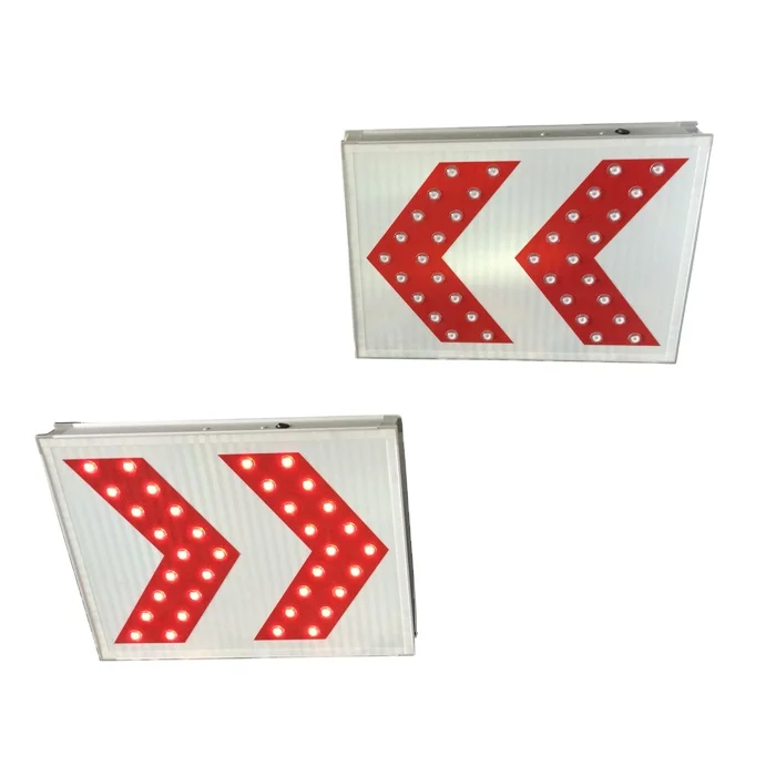 Aluminum LED Solar Powered Chevron Sign in Traffic