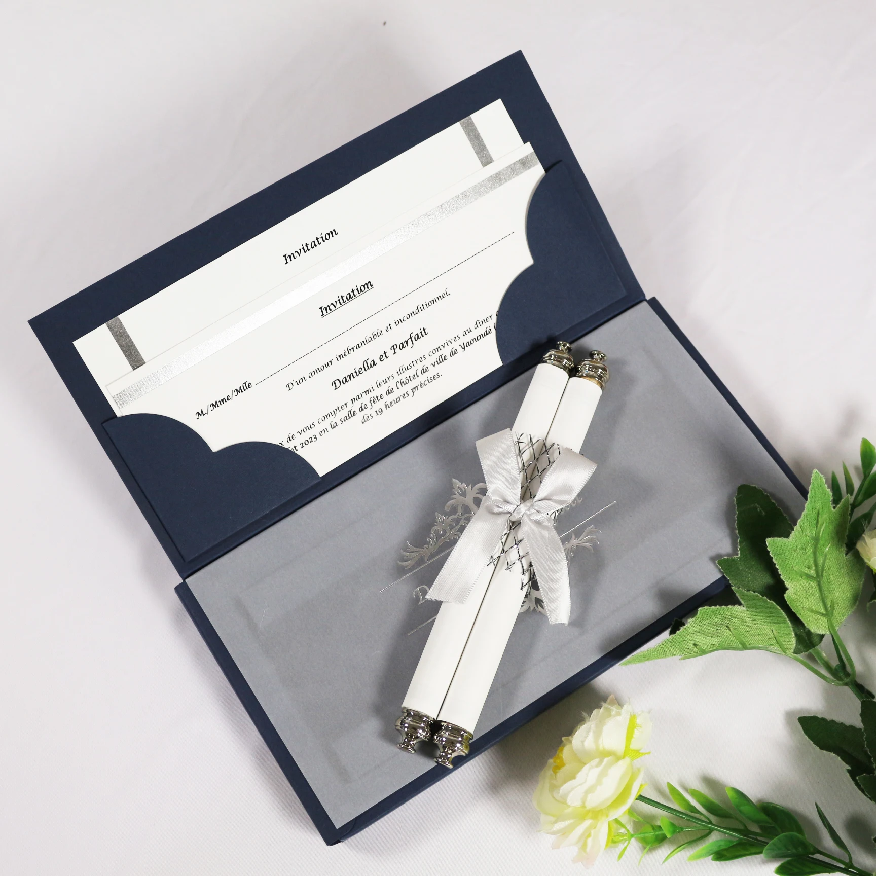 Роскошное Свадебное приглашение со свитком с принтом в виде серебряной фольги бантом из королевской синей коробки