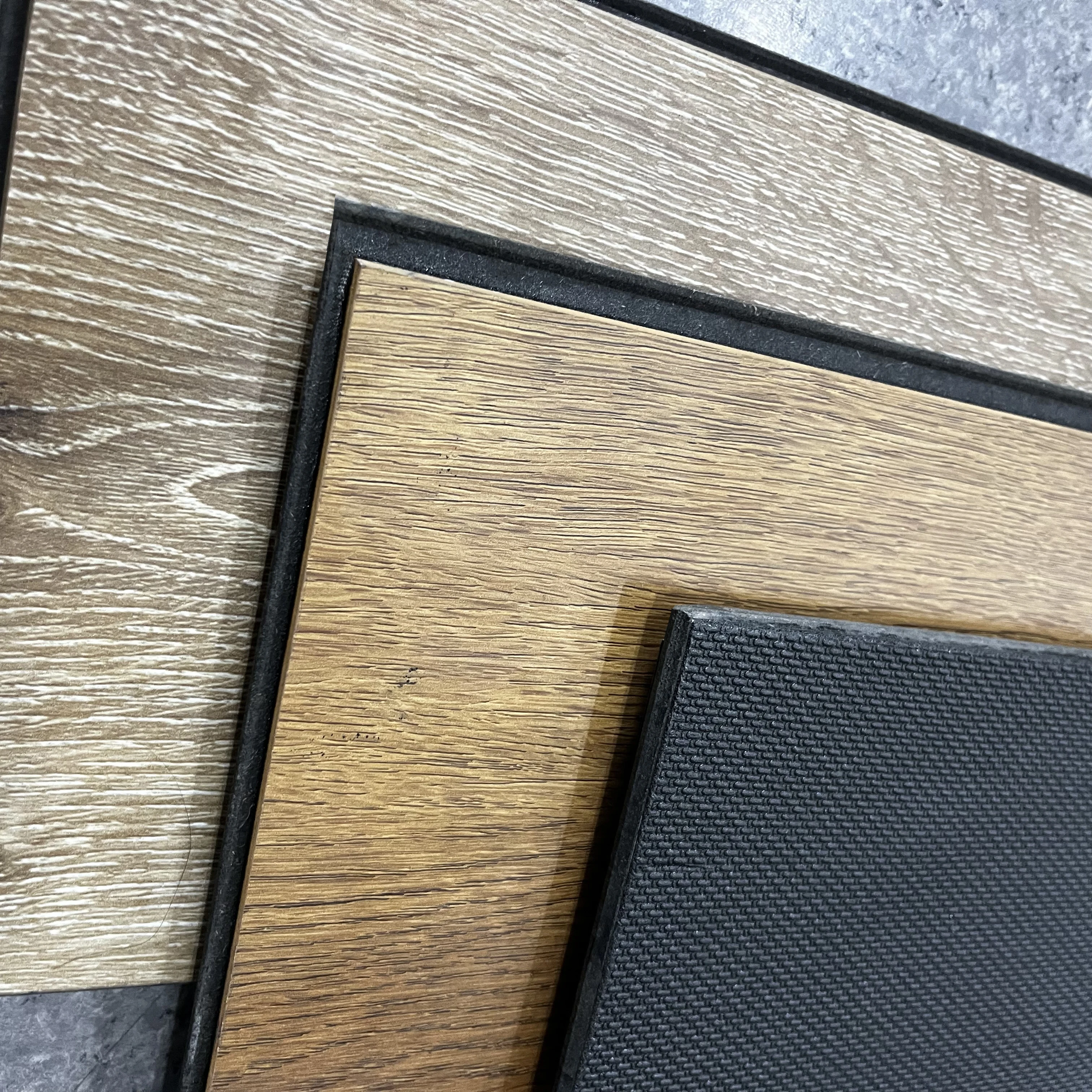 Black Core Waterproof Laminate Flooring Eco-Friendly ENF Grade 72h Thickness Swelling 5% Bathroom Waterproof Laminate Flooring