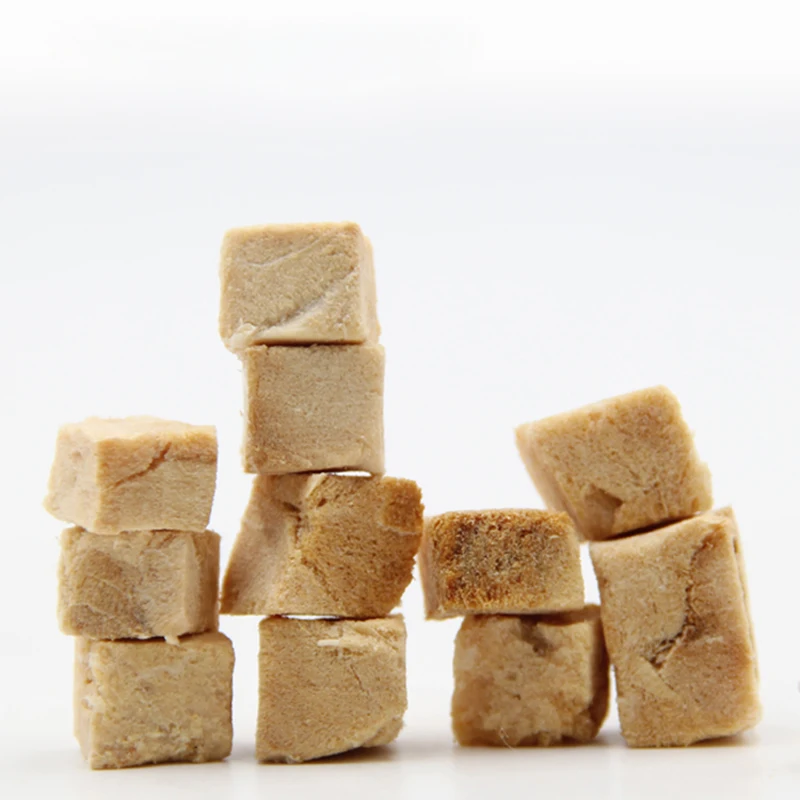 OEM ODM Pet treats and food factory manufacturer Lecithin rich Crunchy FD Salmon Dice dog cat snack