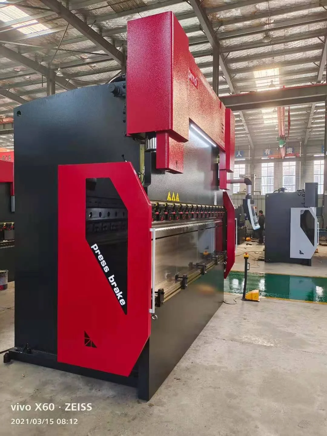 Amada style quick release clamp tool 250T3200mm Sheet metal bending machine with Delem DA58T Controller