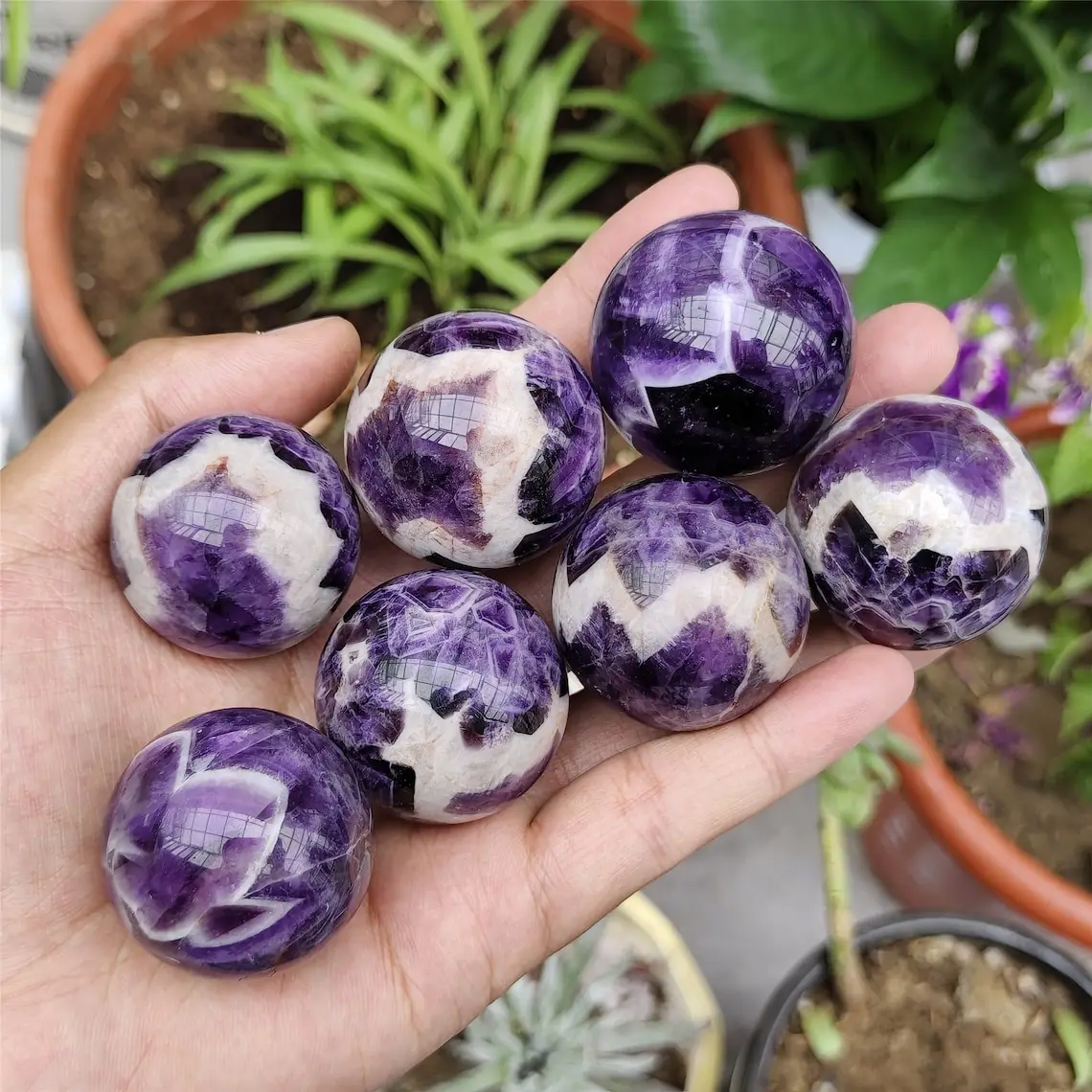 Round Amethyst Crystal Ball Gemstone Figurine Polished Healing Crystal Divination Purple Sphere for Yoga Meditation Feng Shui