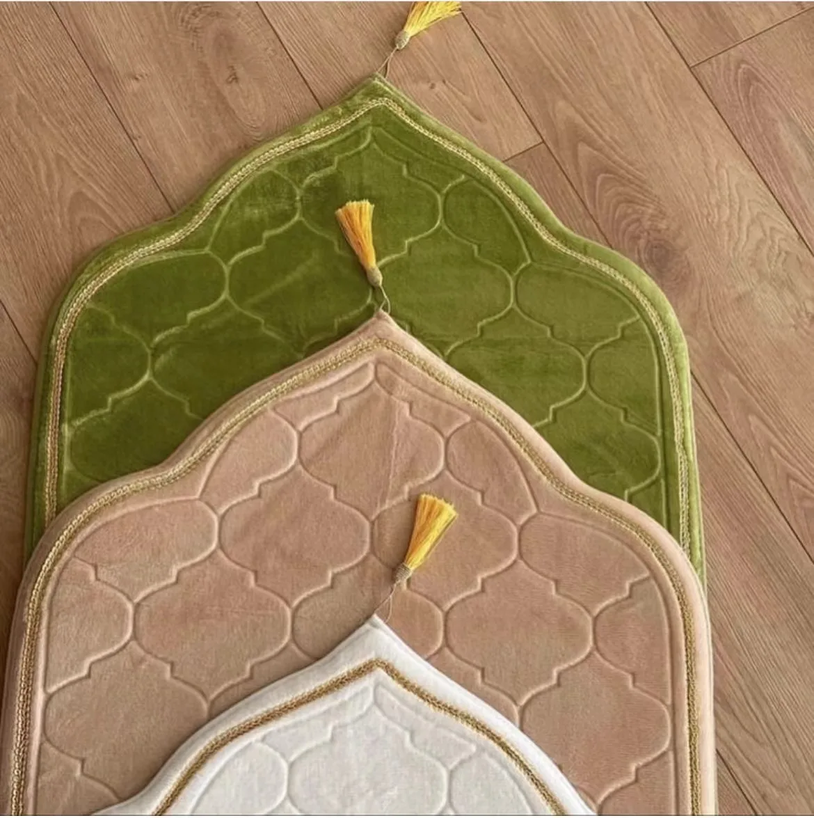 Prayer Rug Thick Embossed Prayer Rugs Carpet Muslim Prayer Mat with Tassel