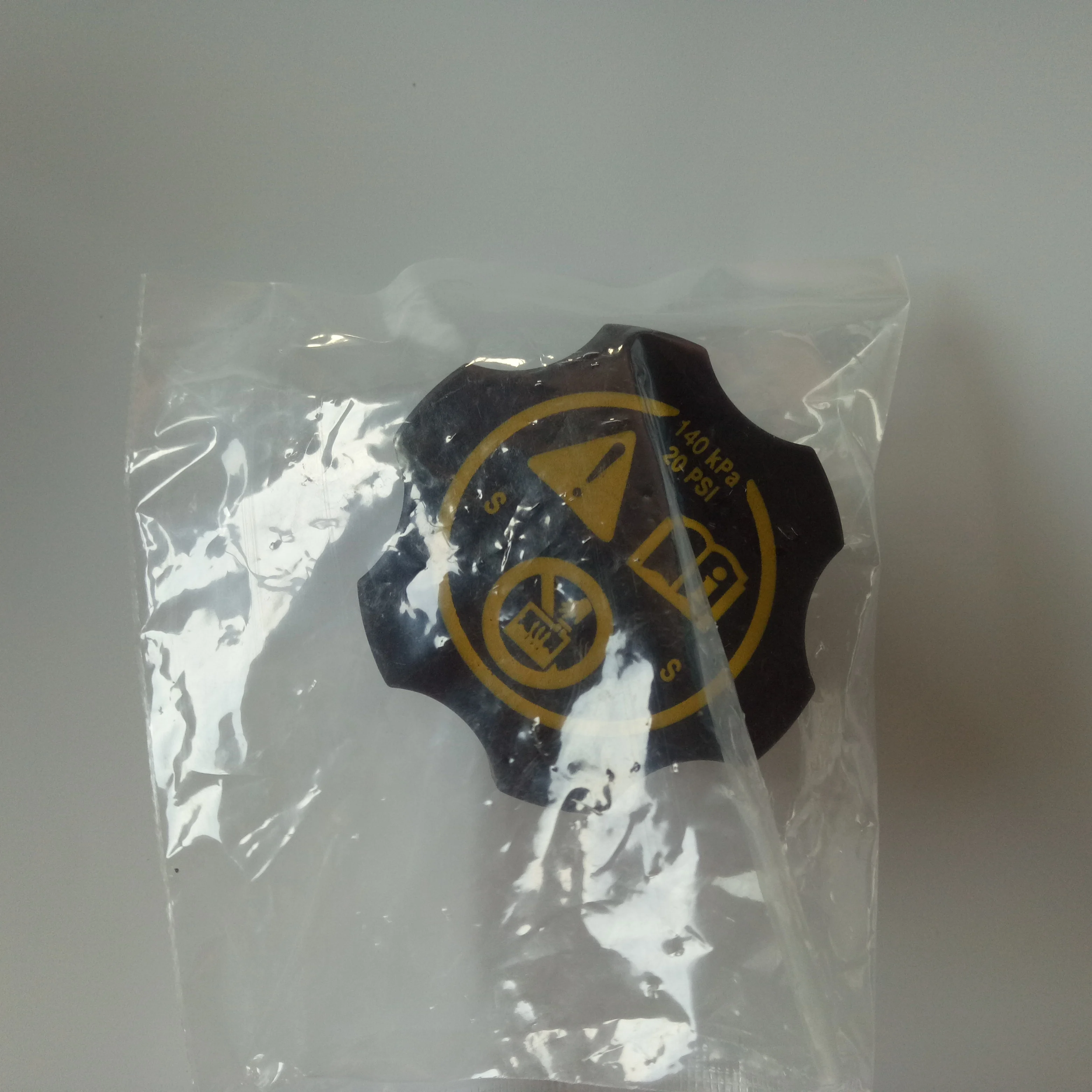 Coolant Expansion Tank cap  RADIATOR CAP for GM OEM 13502353 1305248