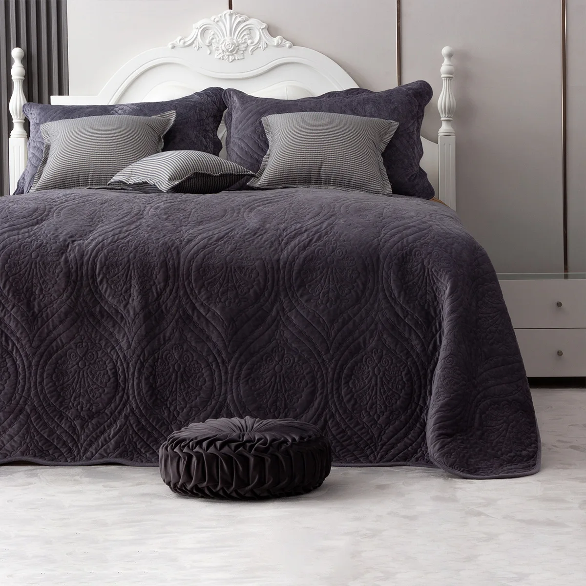 Amazon wish hot sale flannel bed cover three piece set embroidered quilted quilt