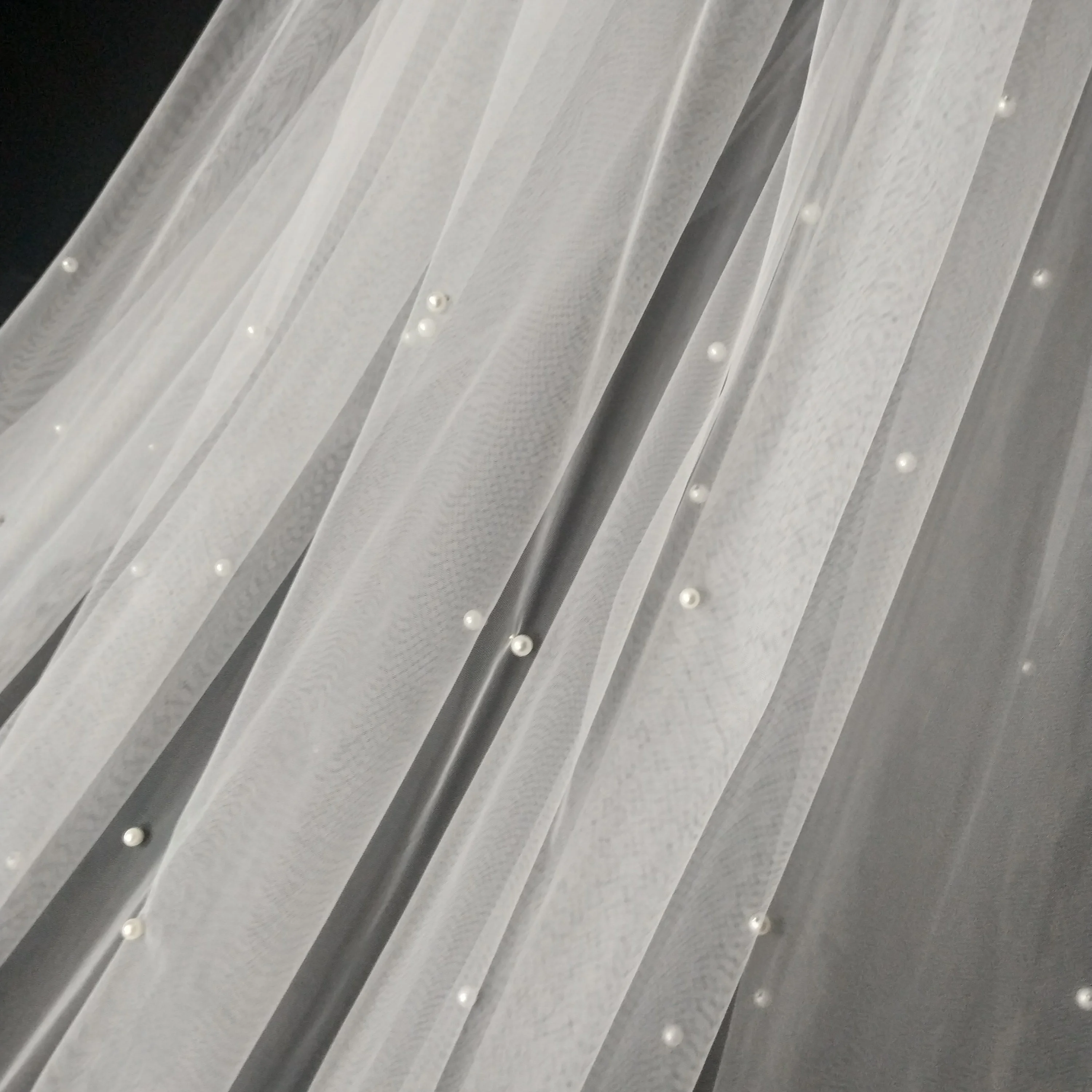 
With wholesale price 4m * 3m large tail bride veil simple mechanical beaded wedding dress veil Cathedral 