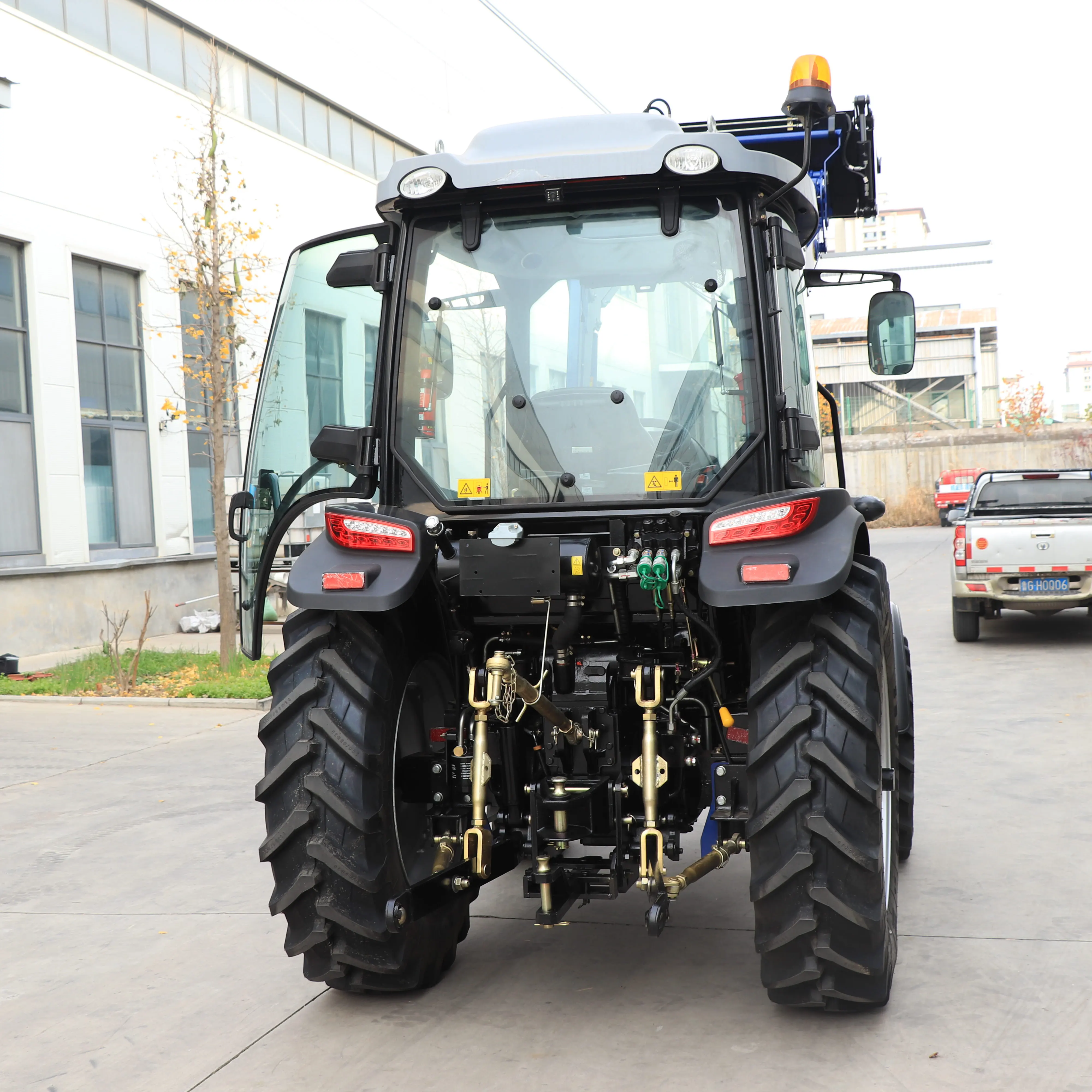 Factory cheap 50hp EURO 3 farm tractors  in georgia for agriculture 4wd tractores agricolas preci with front 4 in 1 bucket