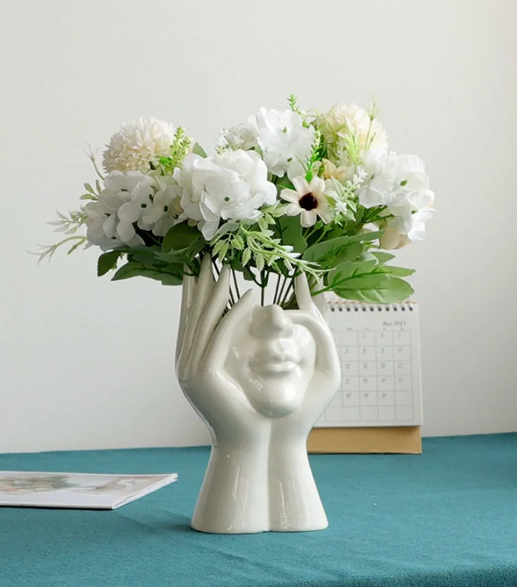 Hot Selling Ceramic Face Shape Vase Flower Decorative Vase For Home Room Table Decor