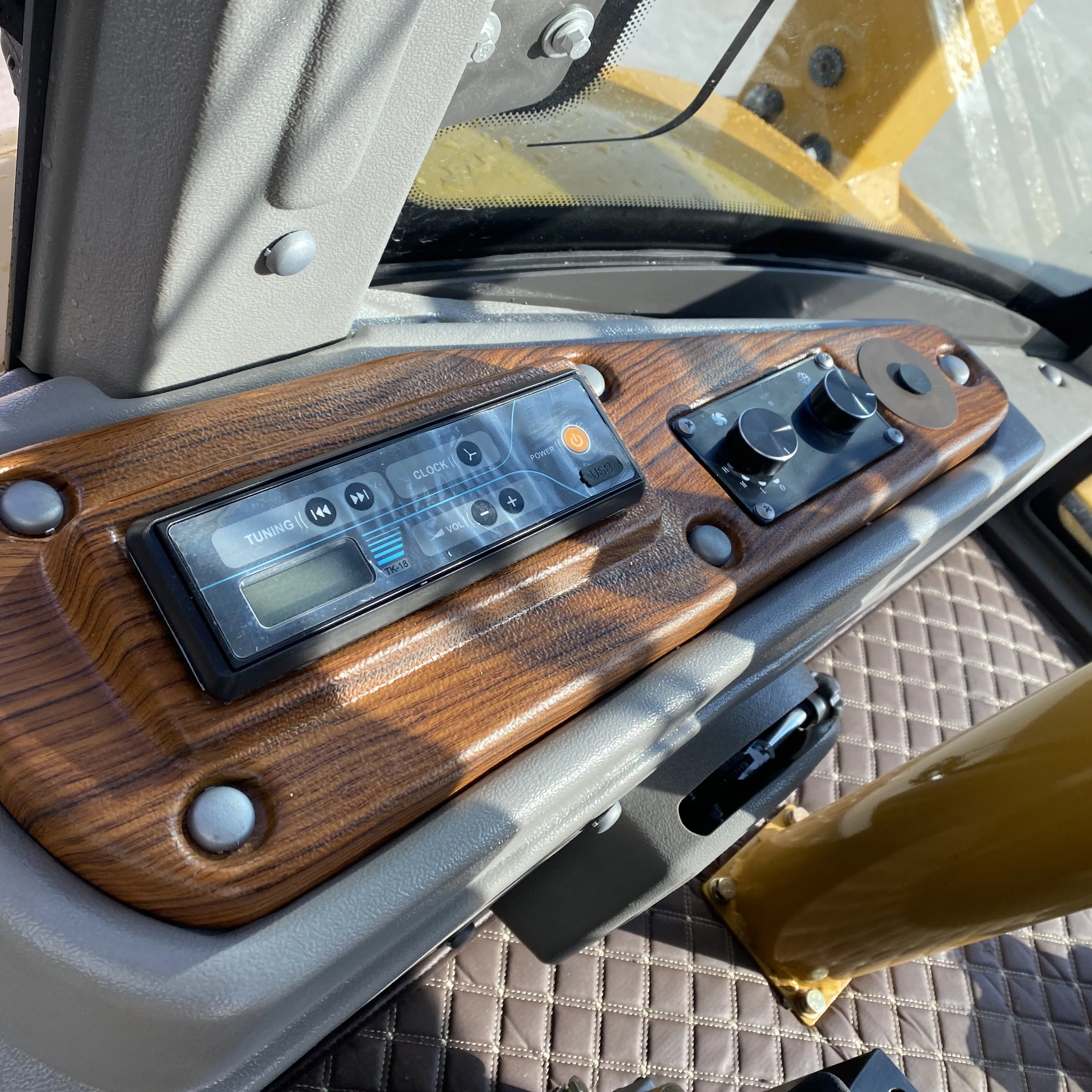 Heavy-duty multi functional backhoe loader with 4WD 4 Wheel Steering and joystick control with CE