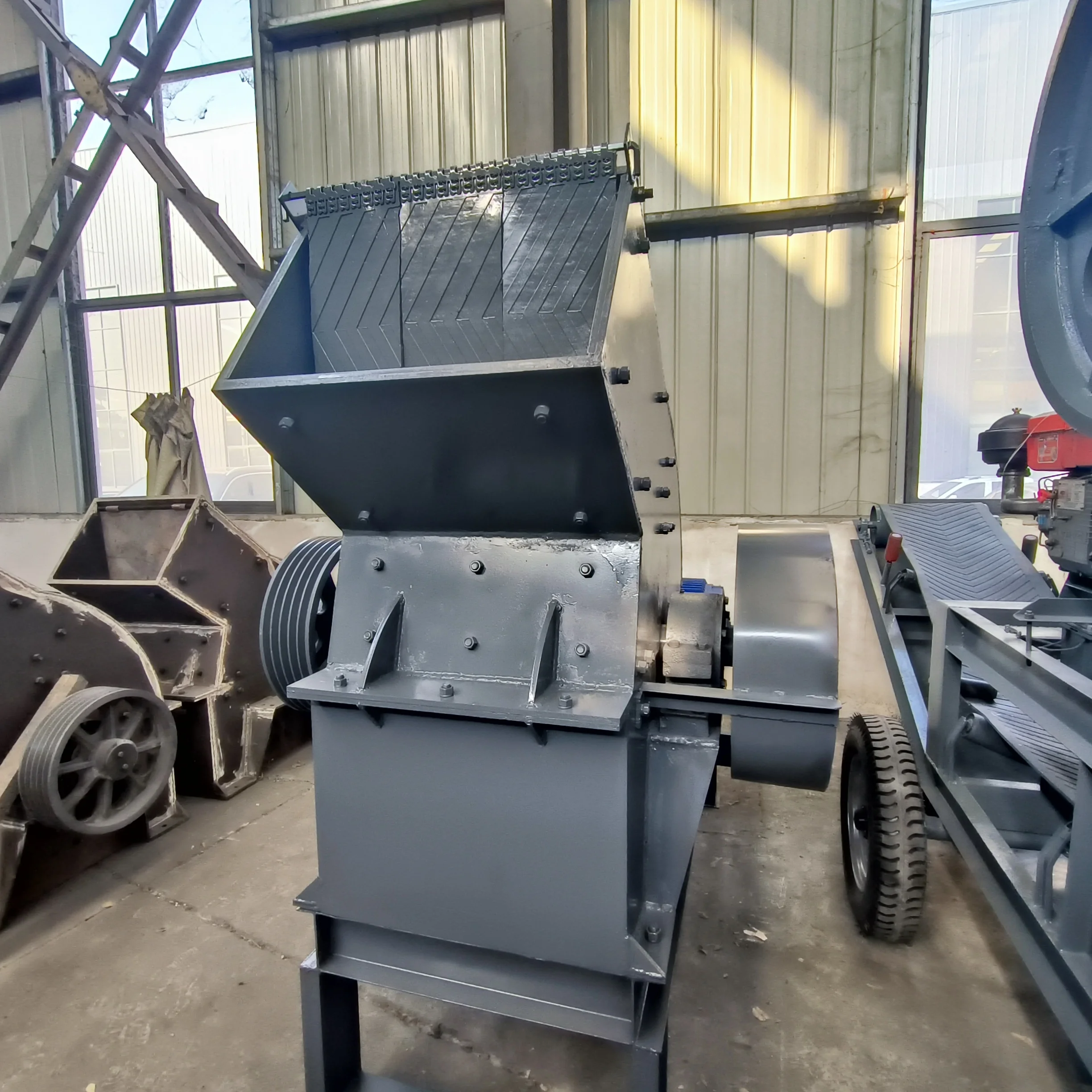 Хит продаж молотковая дробилка PC200X300 портативная мобильная мини-дробилка для каменных горных пород