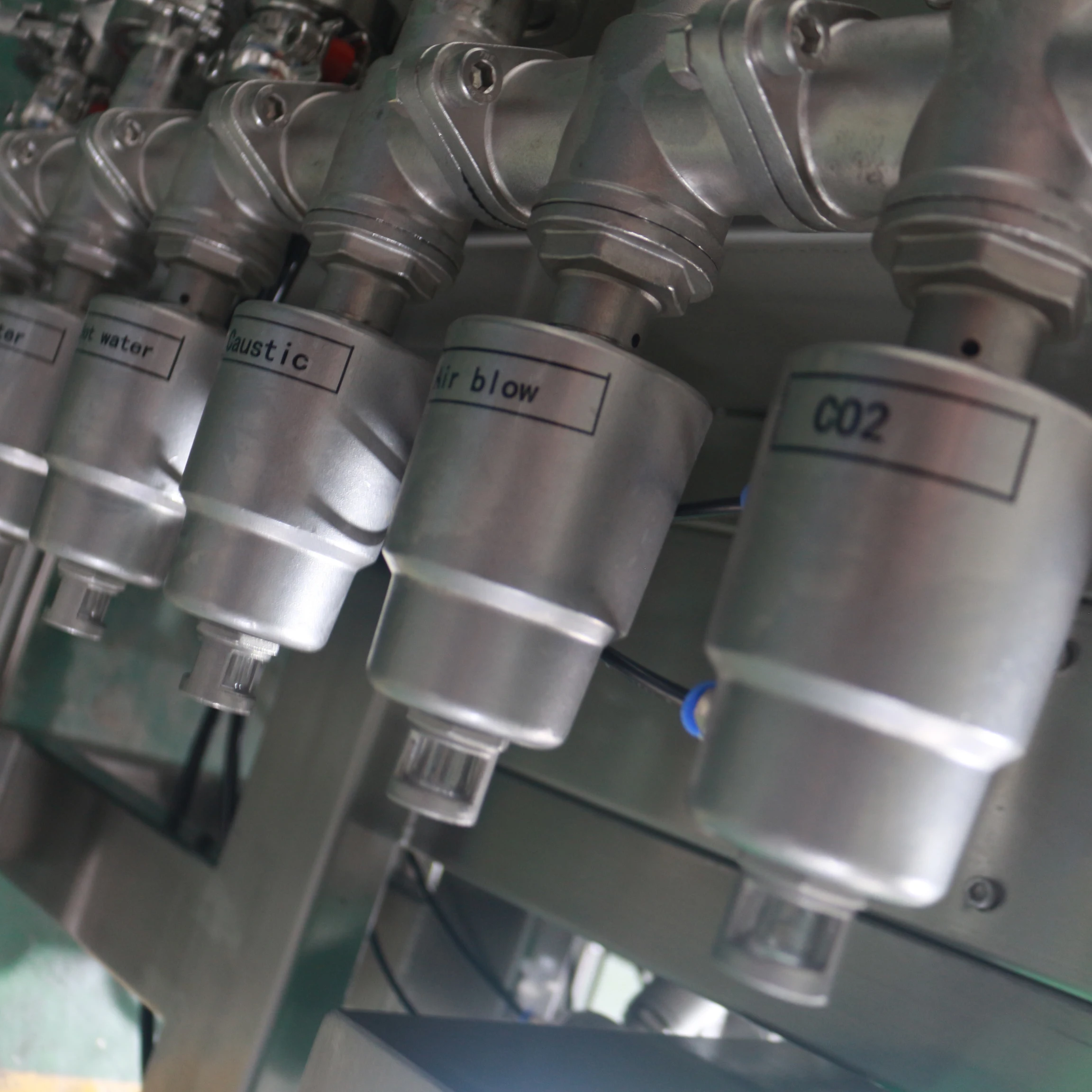 8 Heads Semi-automatic Beer bottle filling and capping machine