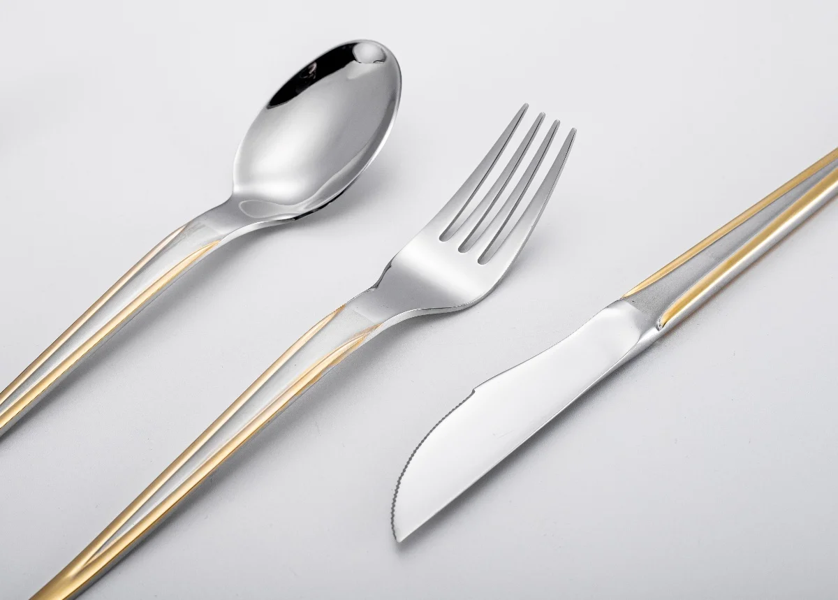 Hot Sell Flatware 24Pcs Gold Cutlery Sets Stainless Steel Christmas Gift Silverware Case Dessert Spoon And Fork Set With Box