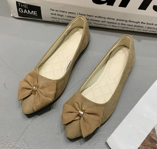 2022  Girls Loafers Fashion Flat Plus Size Work Shoes New Style Women British Style Pointed Toe Slip-on Flat Shoes Suede