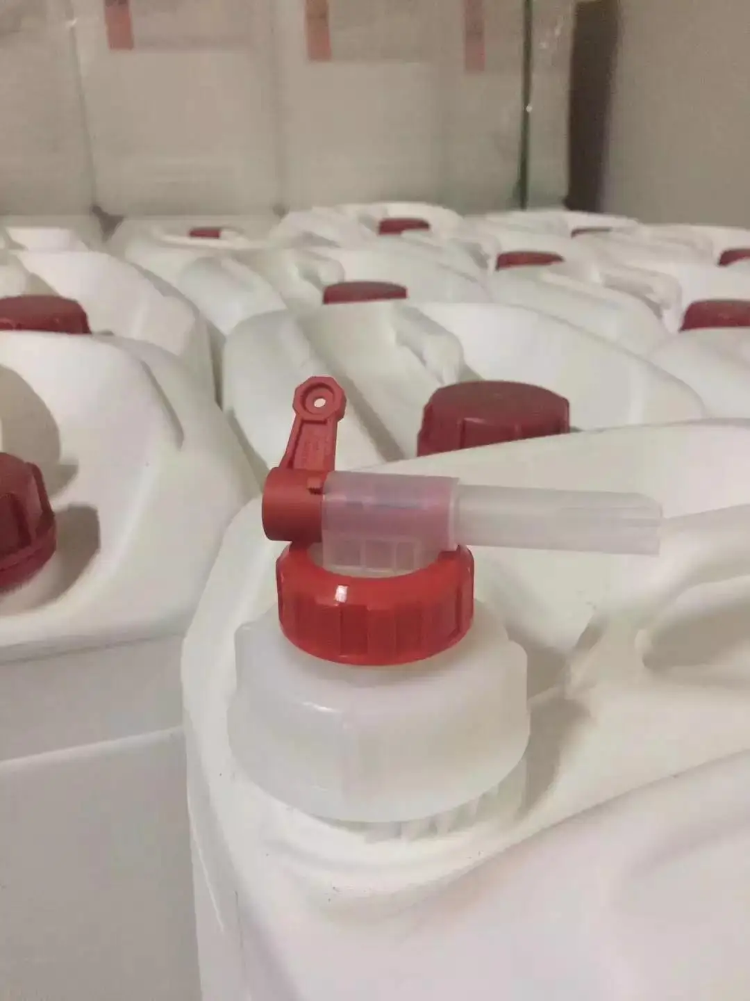 DIY Easy -to-operation and convenient chemical resistant  plastic catalyst and cleaner and lubricating oil split valve