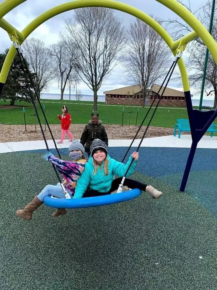 Round saucer swing set Tree Nest Swing Spider web swing set