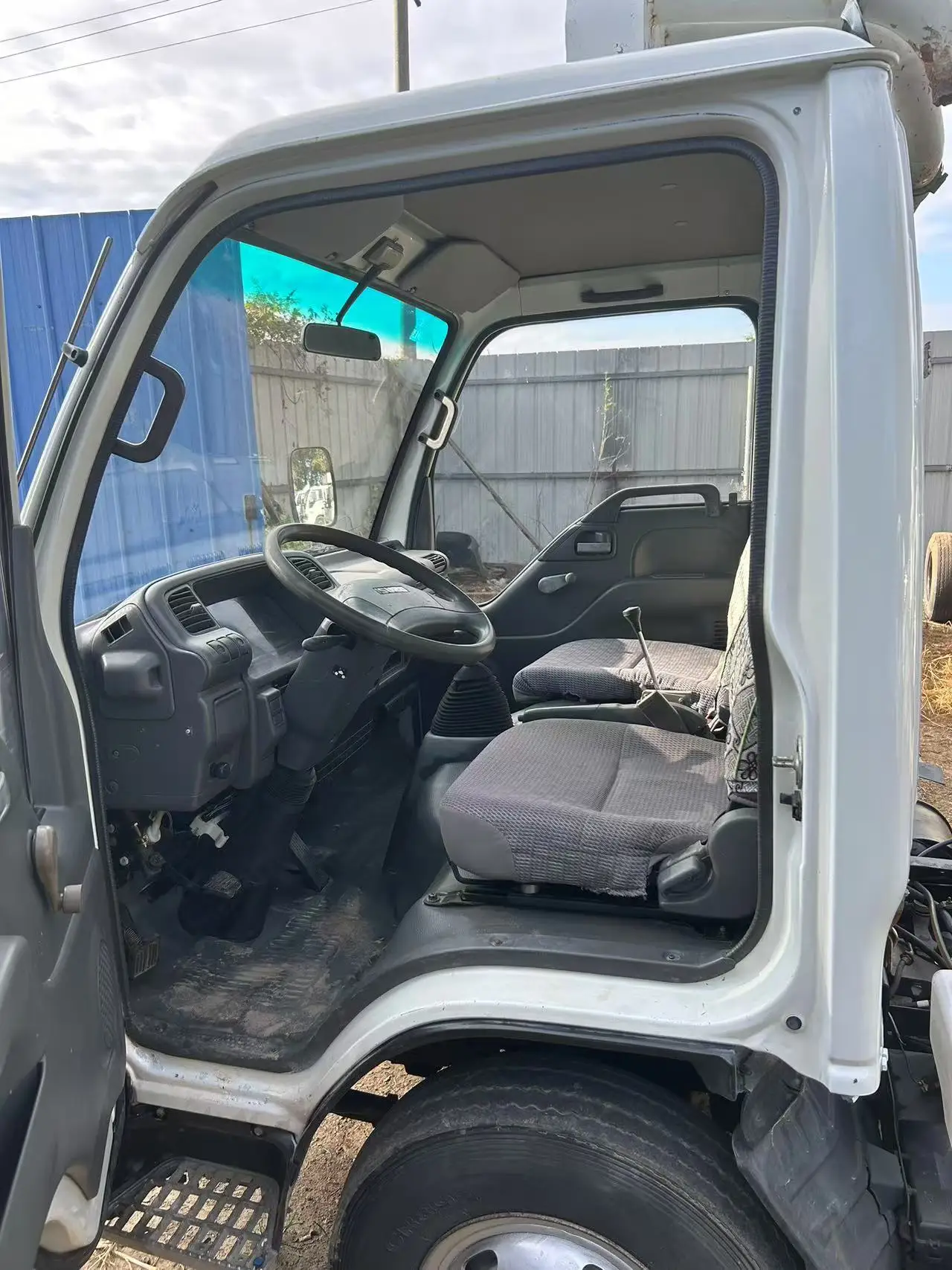 Б/у ISUZU NKR 4T Грузовой автомобиль и новый кузов горячая распродажа
