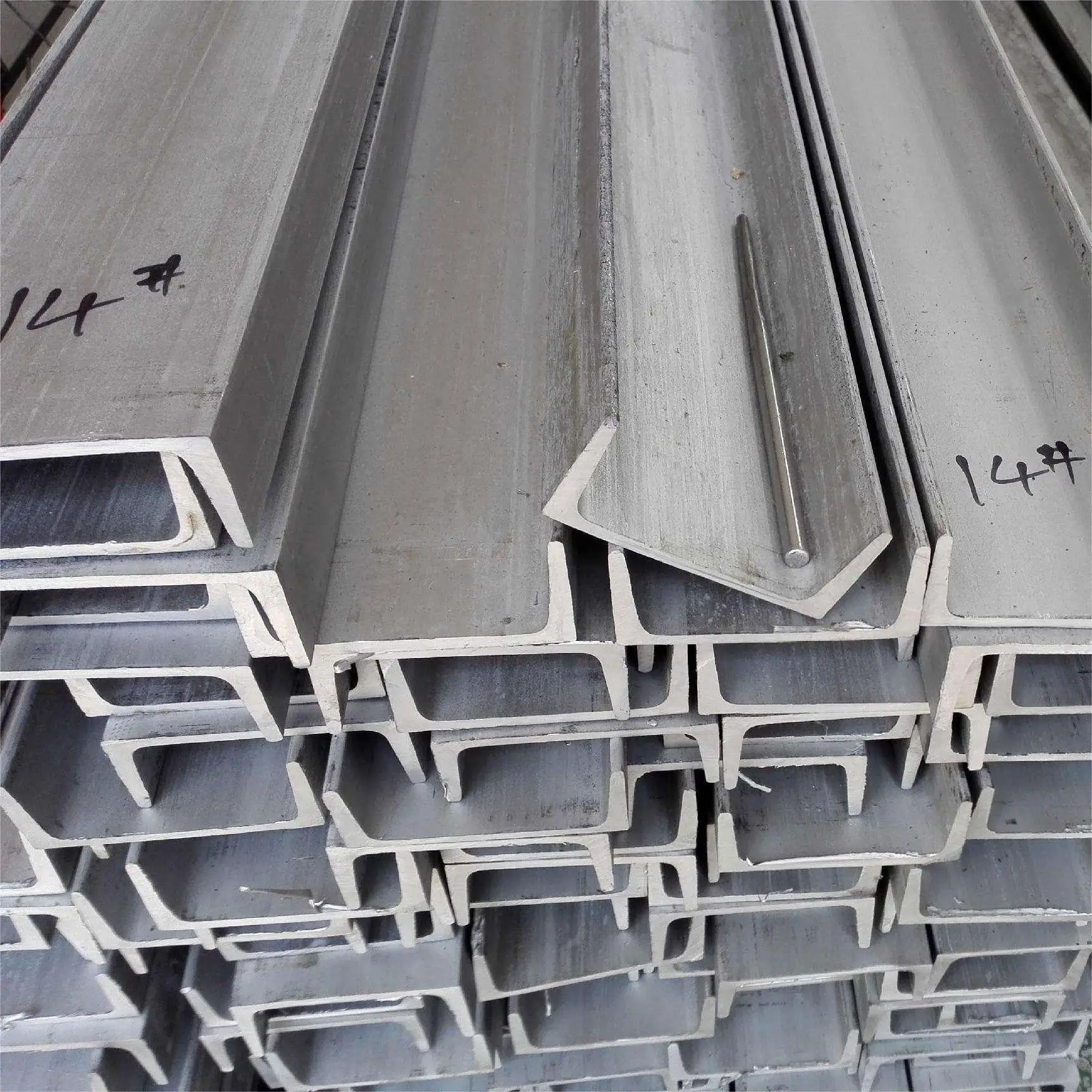 Widely used in high-rise industrial building structural steel material carbon structural channel steel steel u channel 200mm