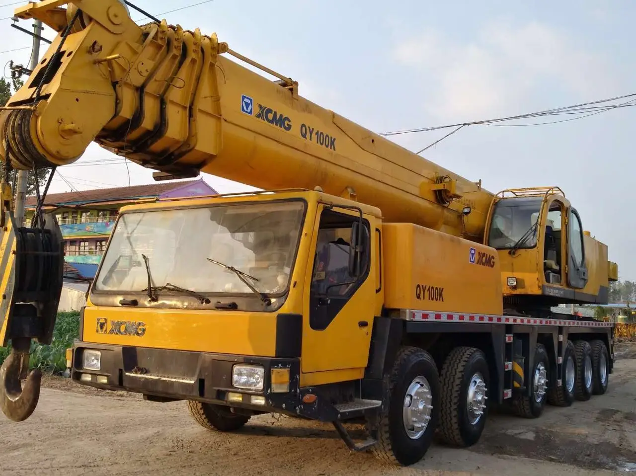 China brand new mobile truck mounted crane trucks crane lifting equipment 130 ton QY130K