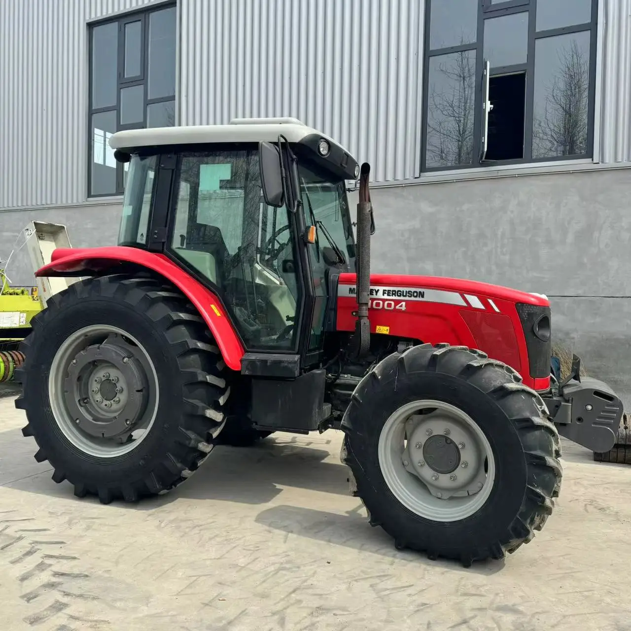 Few working hours used tractor Massey Ferguson 100hp 110hp 120hp compact tractor for agricultural in good condition