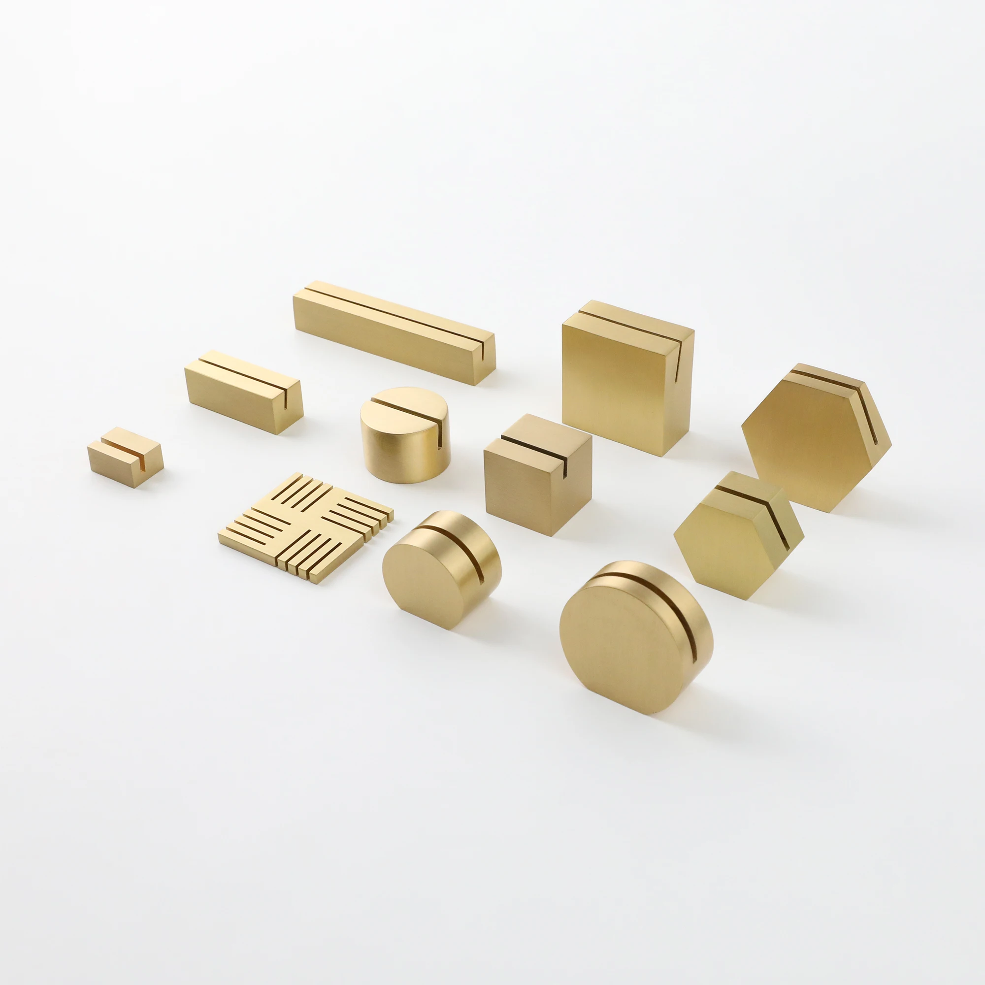 MAXERY High-end Business Card Holder Brass Desk Accessory Picture Card Display Table Sign Stand Office Organizer