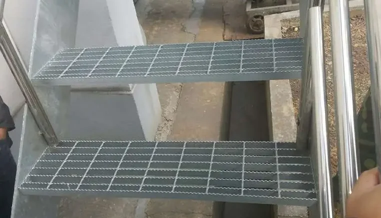 Industrial Use Steel Stair Treads for Step Ladders Factory Supply Grating Galvanized Stairs Outdoor Tread
