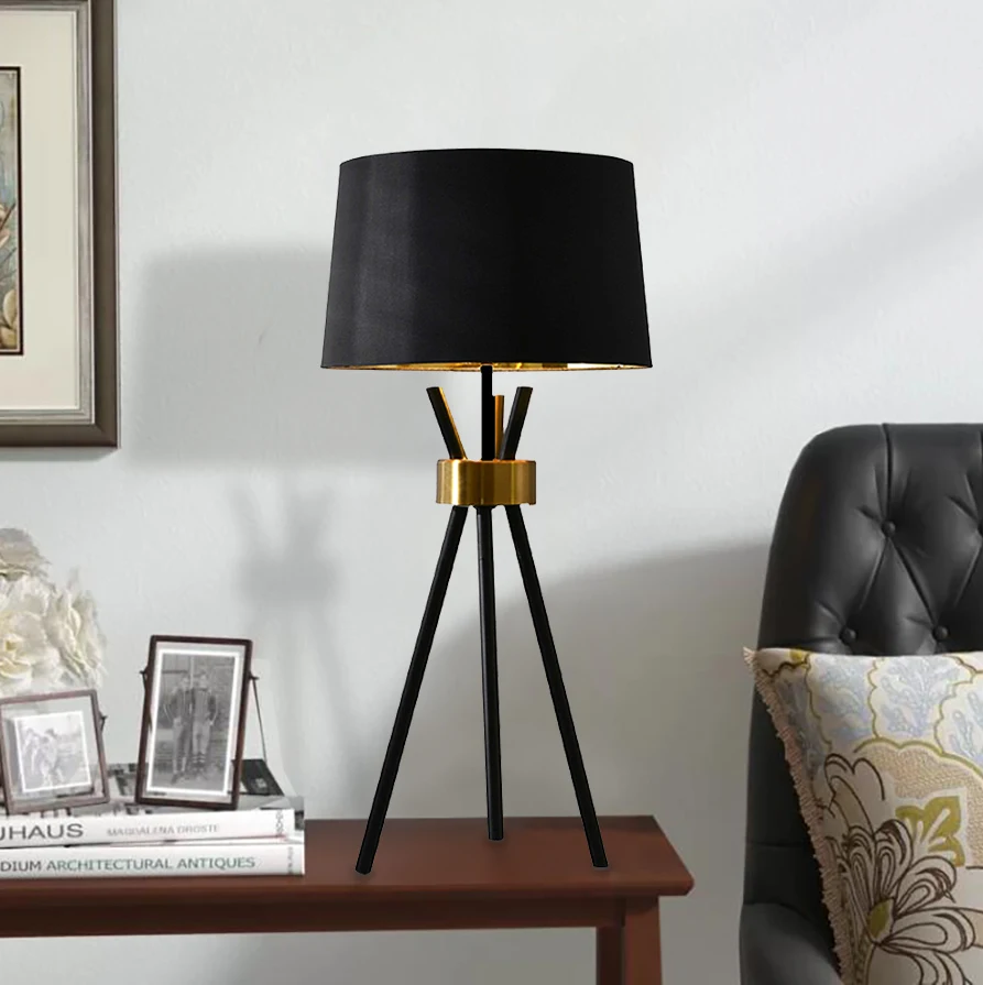 Indoor European Style Black and Gold Metal Restaurant Classical Tripod Table Lamp Desk