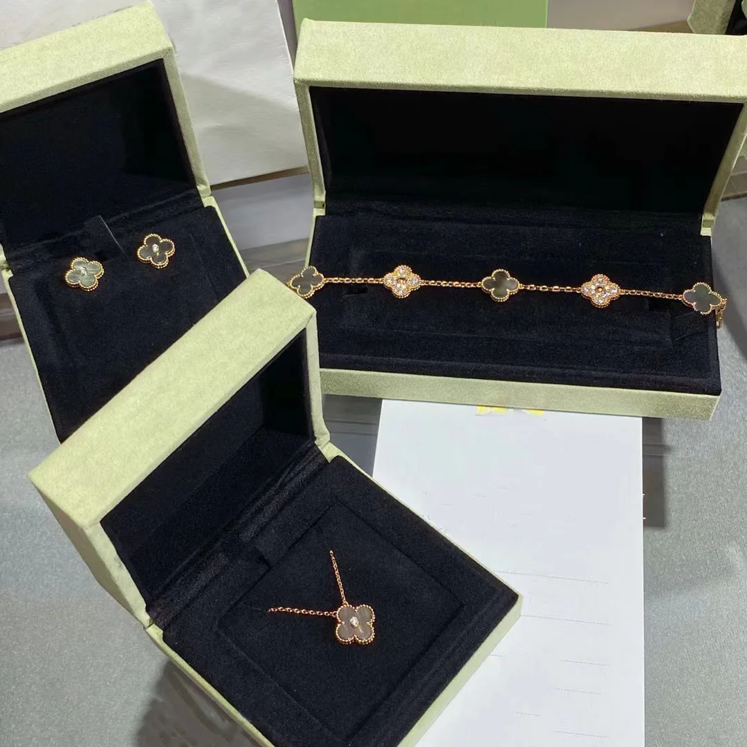 Wholesale Classic Luxury Design Clover 18K Gold Chain Fashionable Jewelry Necklace Charm S925 Sterling Silver For Women
