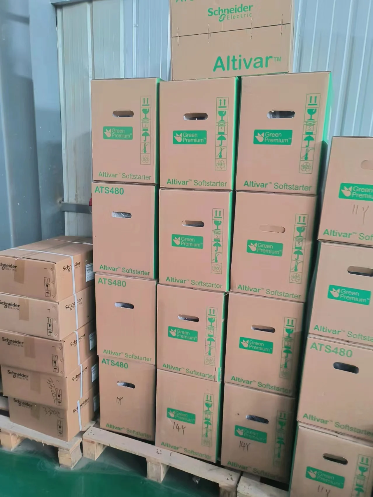 100% Original and New Motor protector motor circuit breaker GV2ME10C GV2ME10 circuit breaker for Schneiders