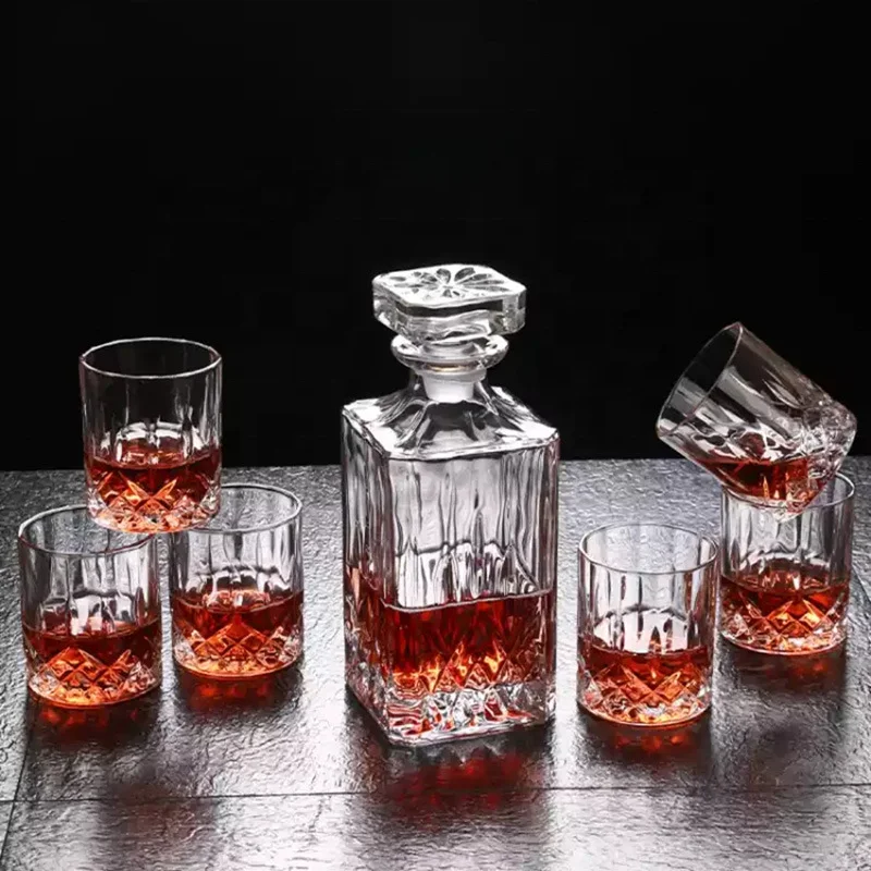 Wholesale Crafted Glass Decanter and Whisky Glasses Set Elegant Whiskey Decanter with Cocktail Glasses luxury gift set