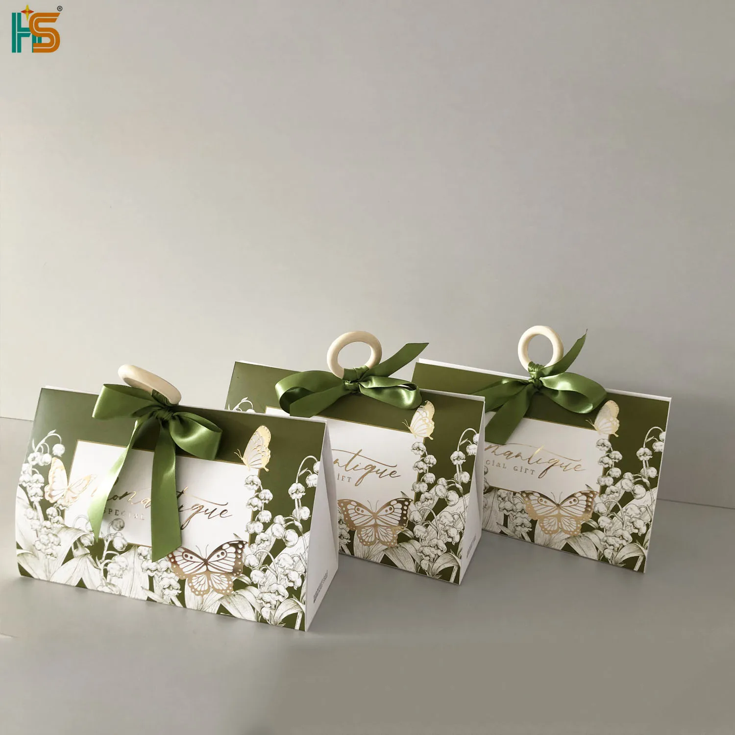 Custom Logo  Portable Folding Party Favor Chocolate Wedding Candy Gift Box Small Triangle Tin Paper Box Packaging