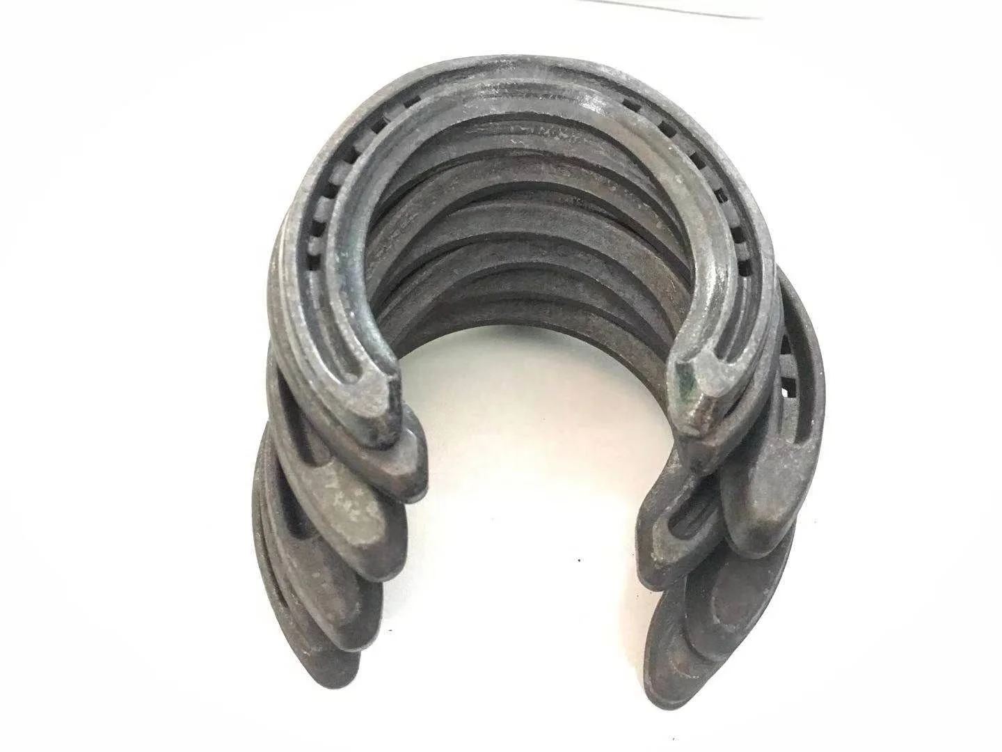 China supply cheap Factory supply  aluminum alloy horse shoes /metal steel horseshoes in stock