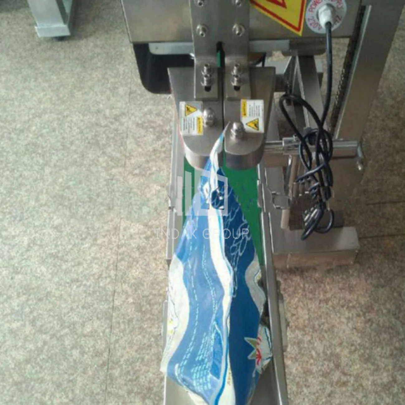 Automatic rice bag sewing machine