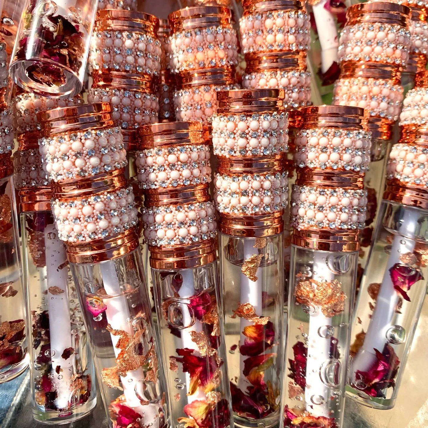 2022 Brand New Popular Design Clear Plumper Vegan Wholesale Cruelty Free Base Gel Pearl Lipgloss Tube 24k Gold Rose Gloss Lip