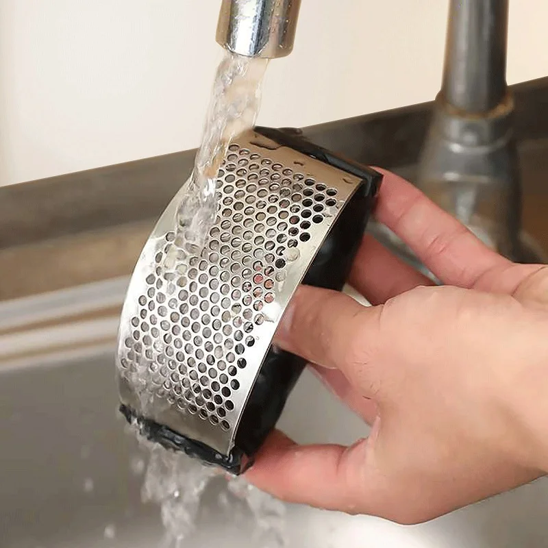 Wholesale multifunctional manual garlic press household kitchen universal compact portable stainless steel garlic press