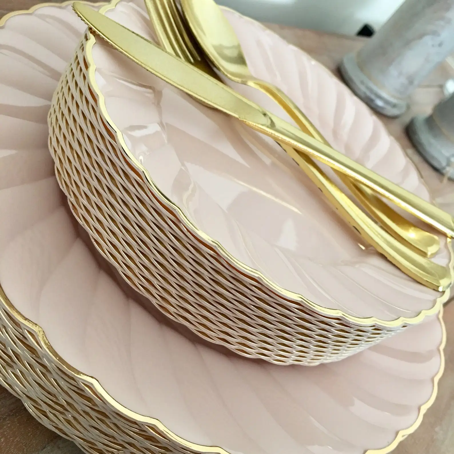2024 Modern Minimalist Vintage Scalloped Collection Blush Or Ivory With Gold Decorative Scalloped Luxury Dinner Plate