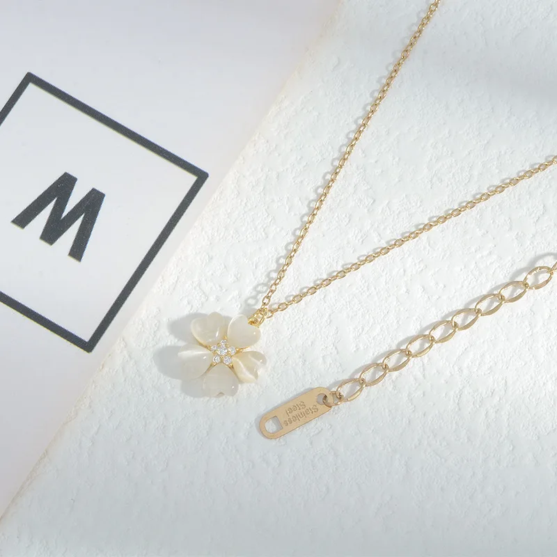 Female Petal Pendant Necklace Classic Titanium Steel Rose Gold Color Clavicle Chain for Girl Gift