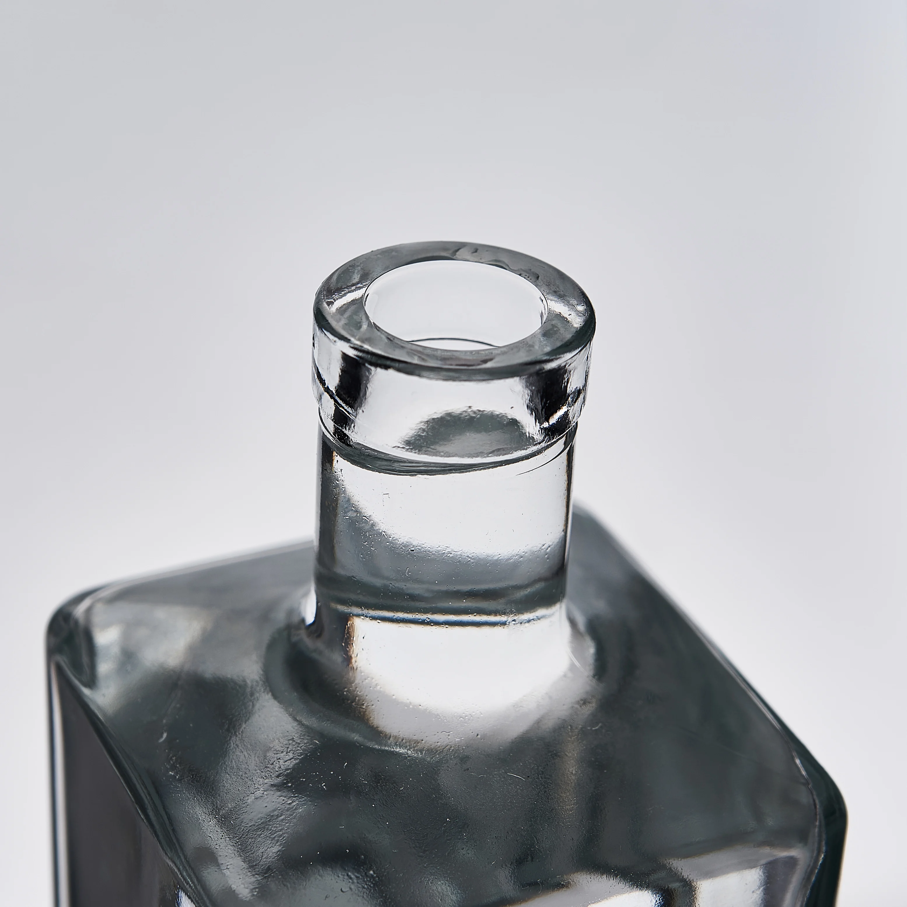 Square Whiskey Vodka Glass Bottle 500ml Tequila Liqueur Bottle with Cork Square Empty Bottle