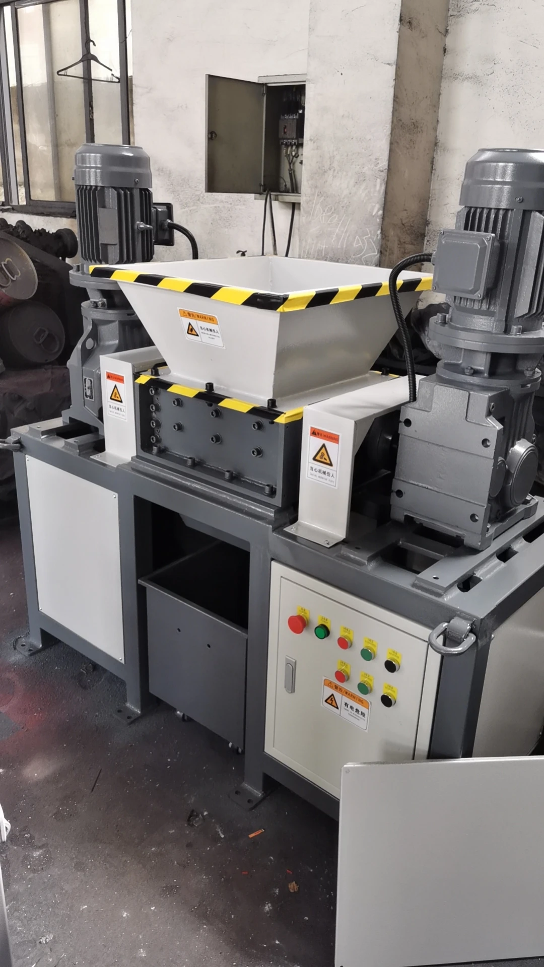 Double Shaft Shredder Scrap Metal, Gas Tank Squeeze Shredder / Double Shaft Shredder For Garbage Dump Recycling Station