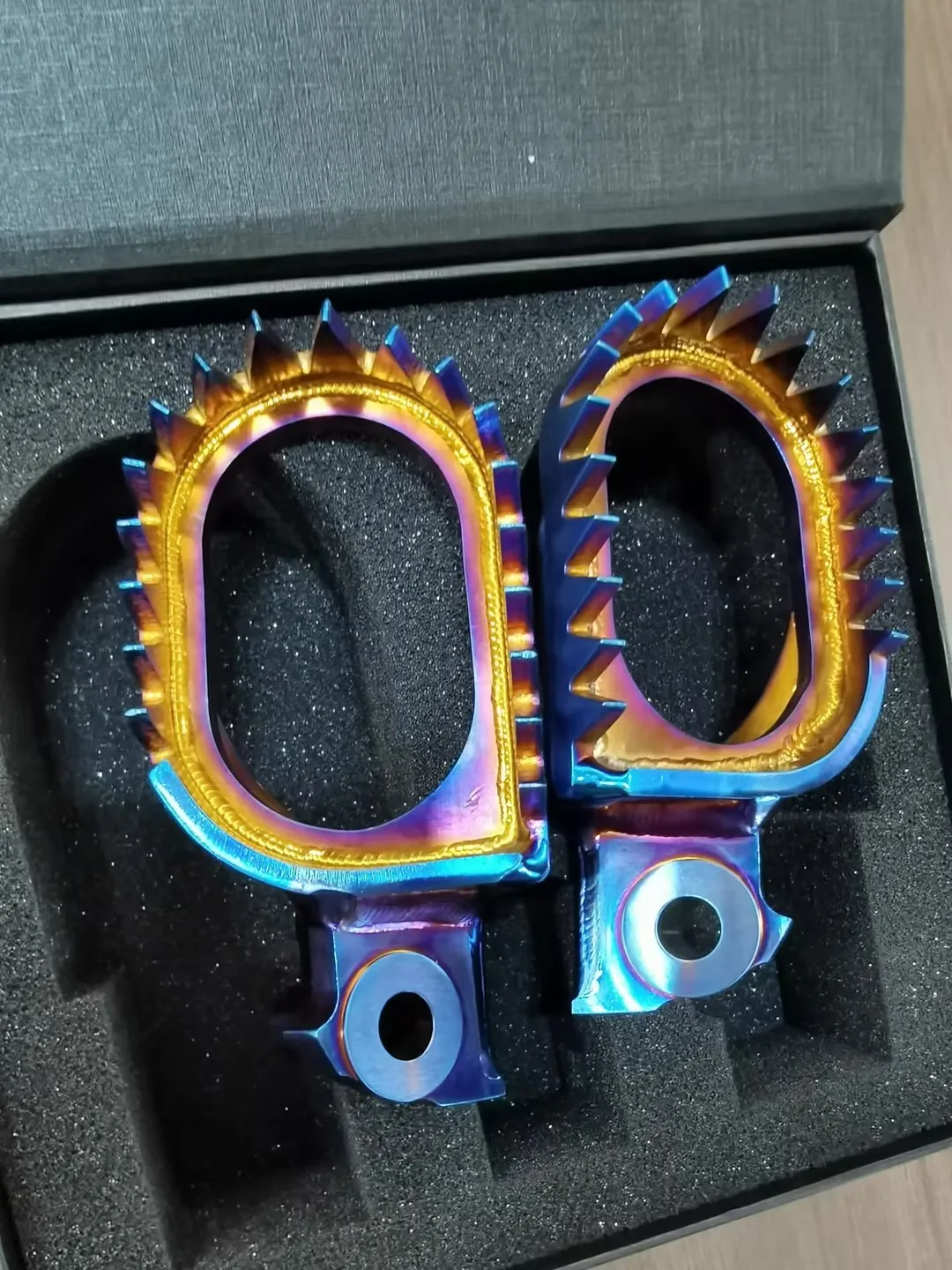 Titanium burnt blue  foot pegs for  Yamaha YZ65 2018-2023