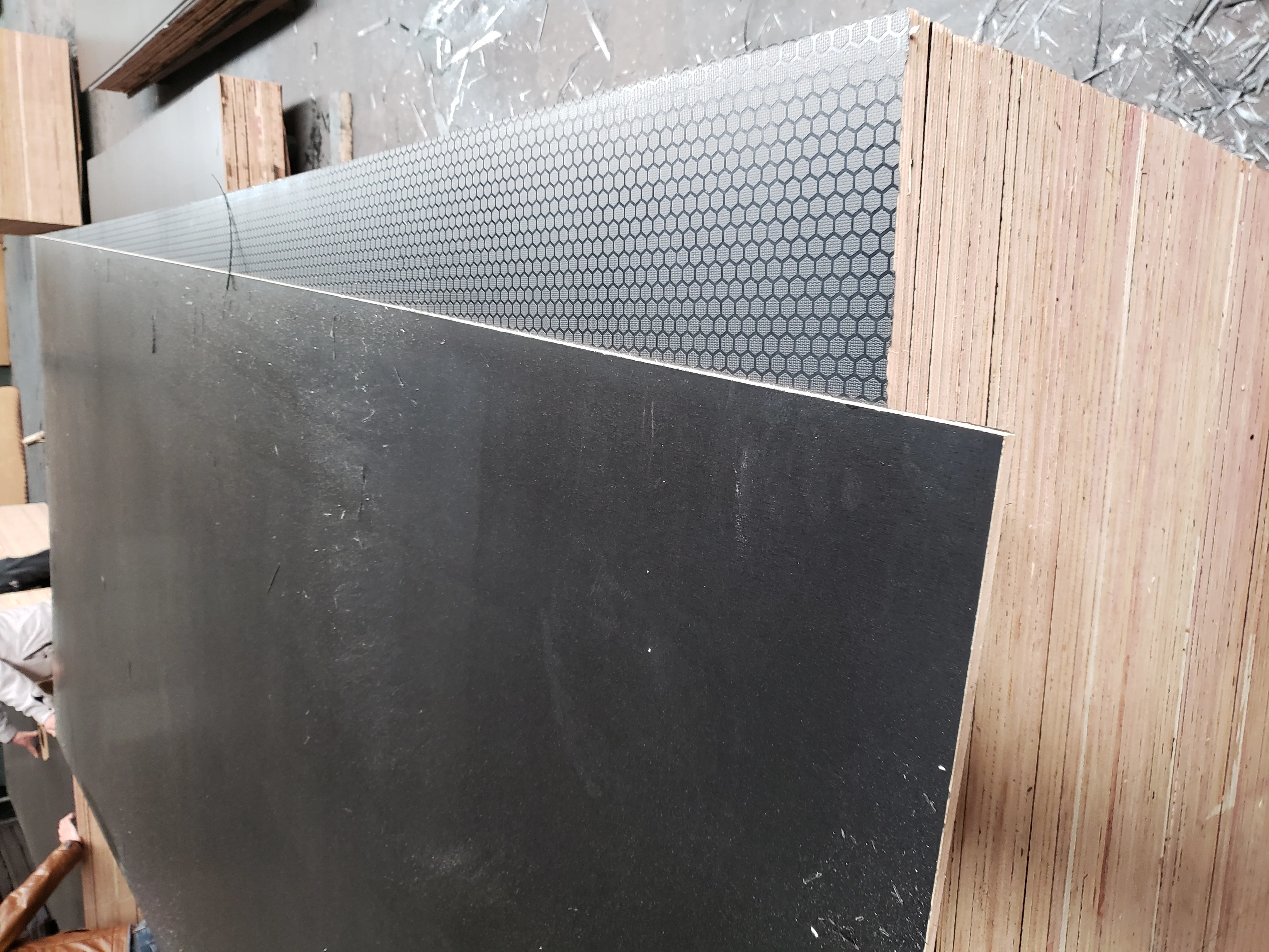 High Quality Brown Color Anti-Slip Plywood for Truck Container Floor