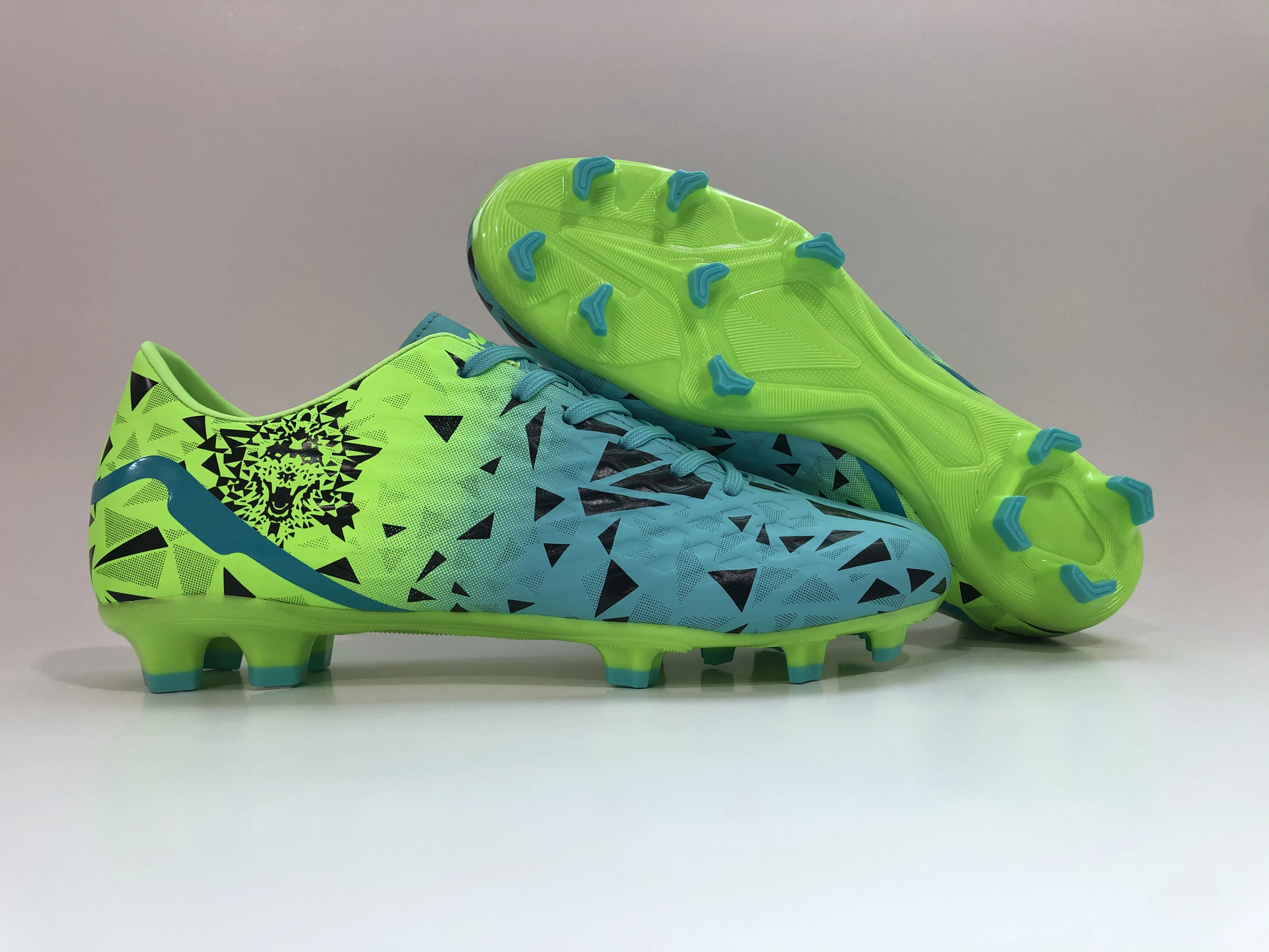 
Sports Kids Football Boots Soccer Shoes Custom 2021 Turf outdoor for Men Boys Fashion unisex soccer boots 