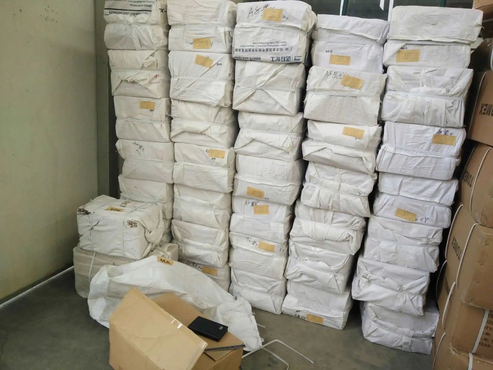 Plastic Push Handle Beverage Dispenser Replacement Spigot Juice Cold Drink Barrel Faucet Tap for Home Office Bar Party Use Water