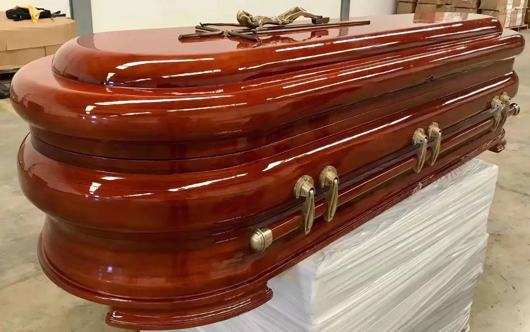2022 new style  feuneral adult cheapest  wooden coffins  wooden  caskets and coffin box Spanish style