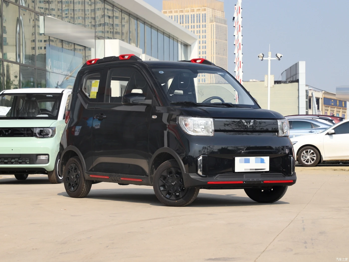 Низкие цены Wuling б/у мини-автомобиль 100 км/ч небольшие электрические автомобили wuling hongguang мини-производители электромобилей