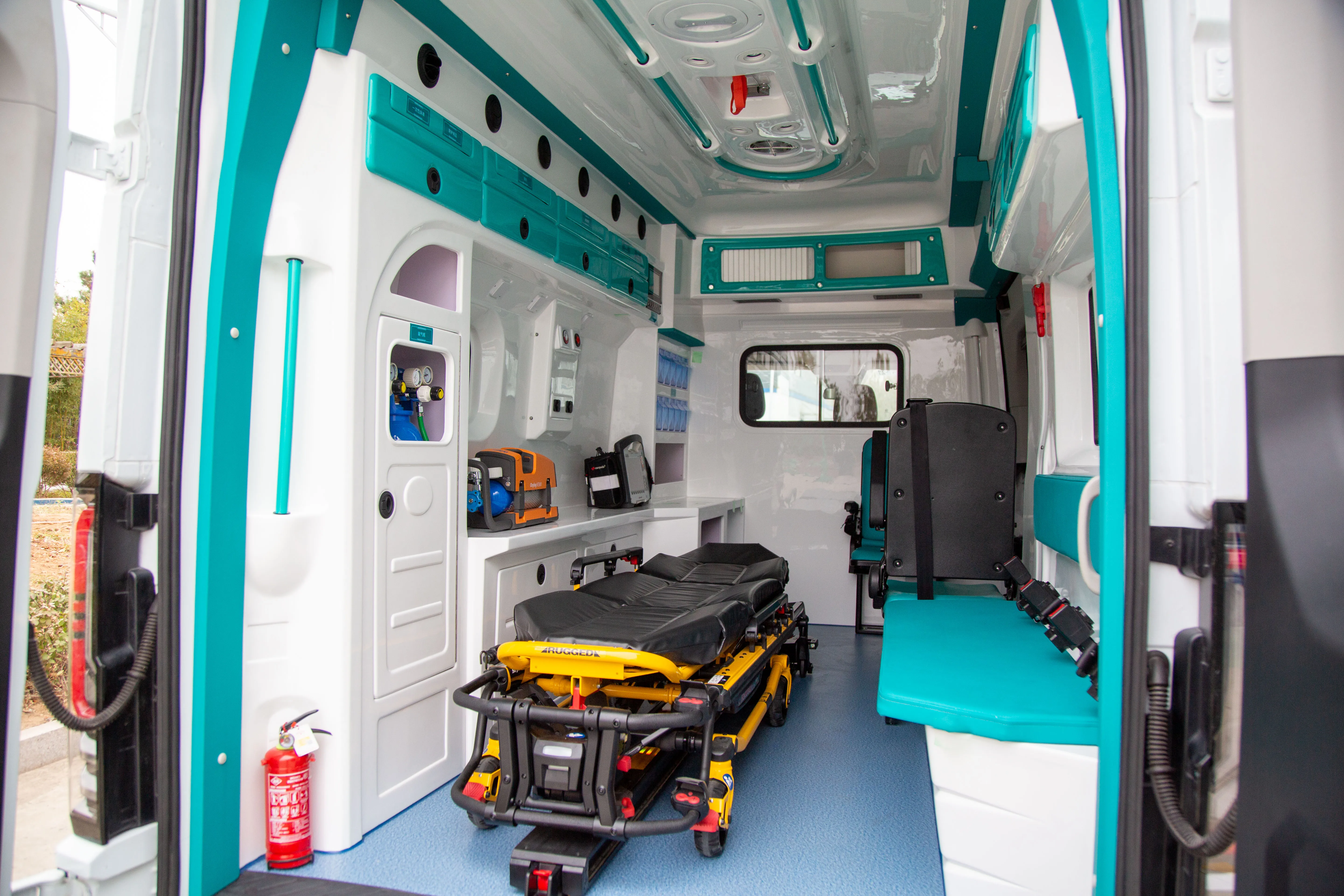 New mobile medical equipment rapid transport New energy ambulance integrated ambulance quality guarantee